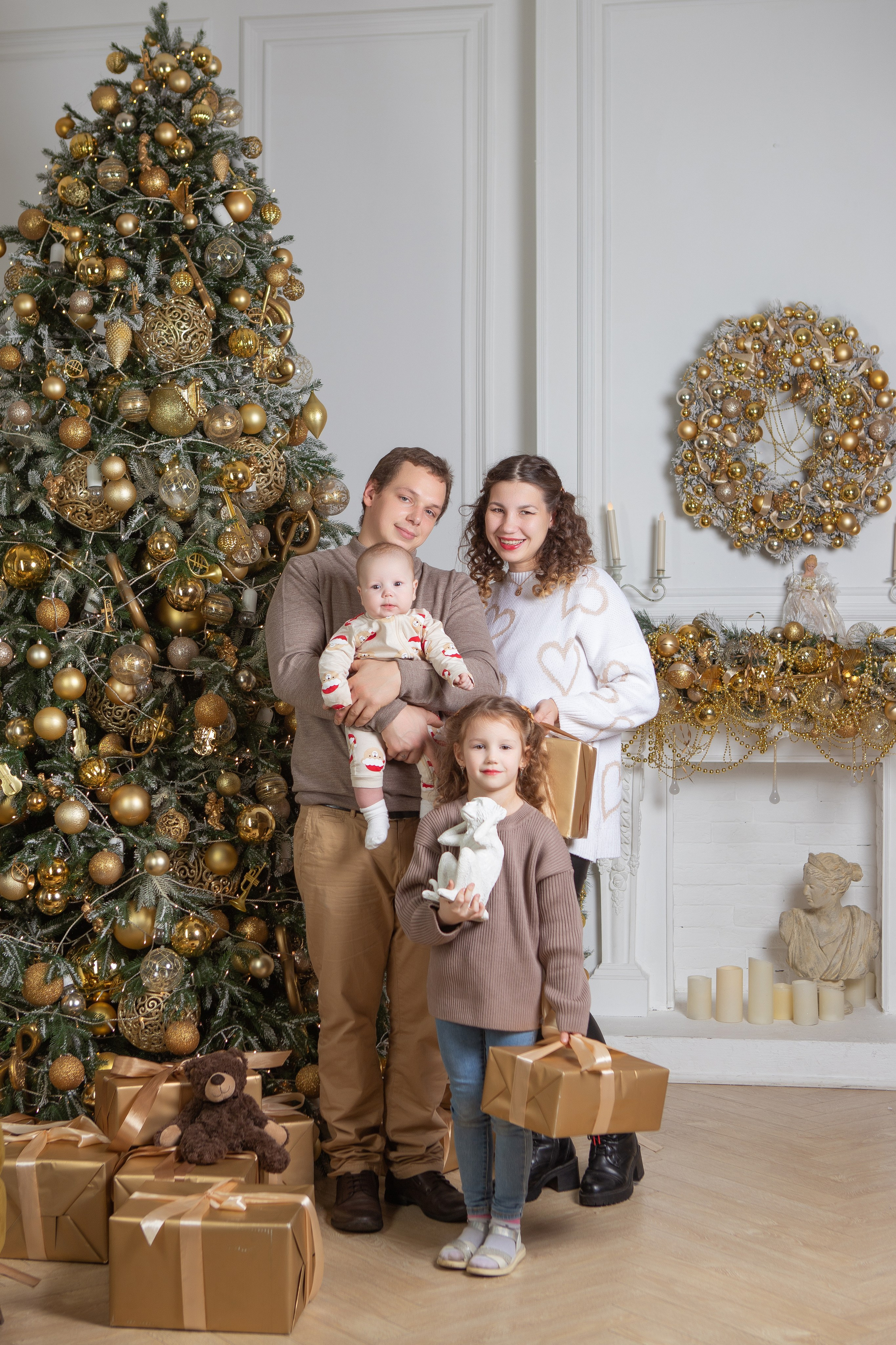 Новогодняя семейная фотосессия в Москве идеи. Профессиональная фотосессия на Новый год в Москве.