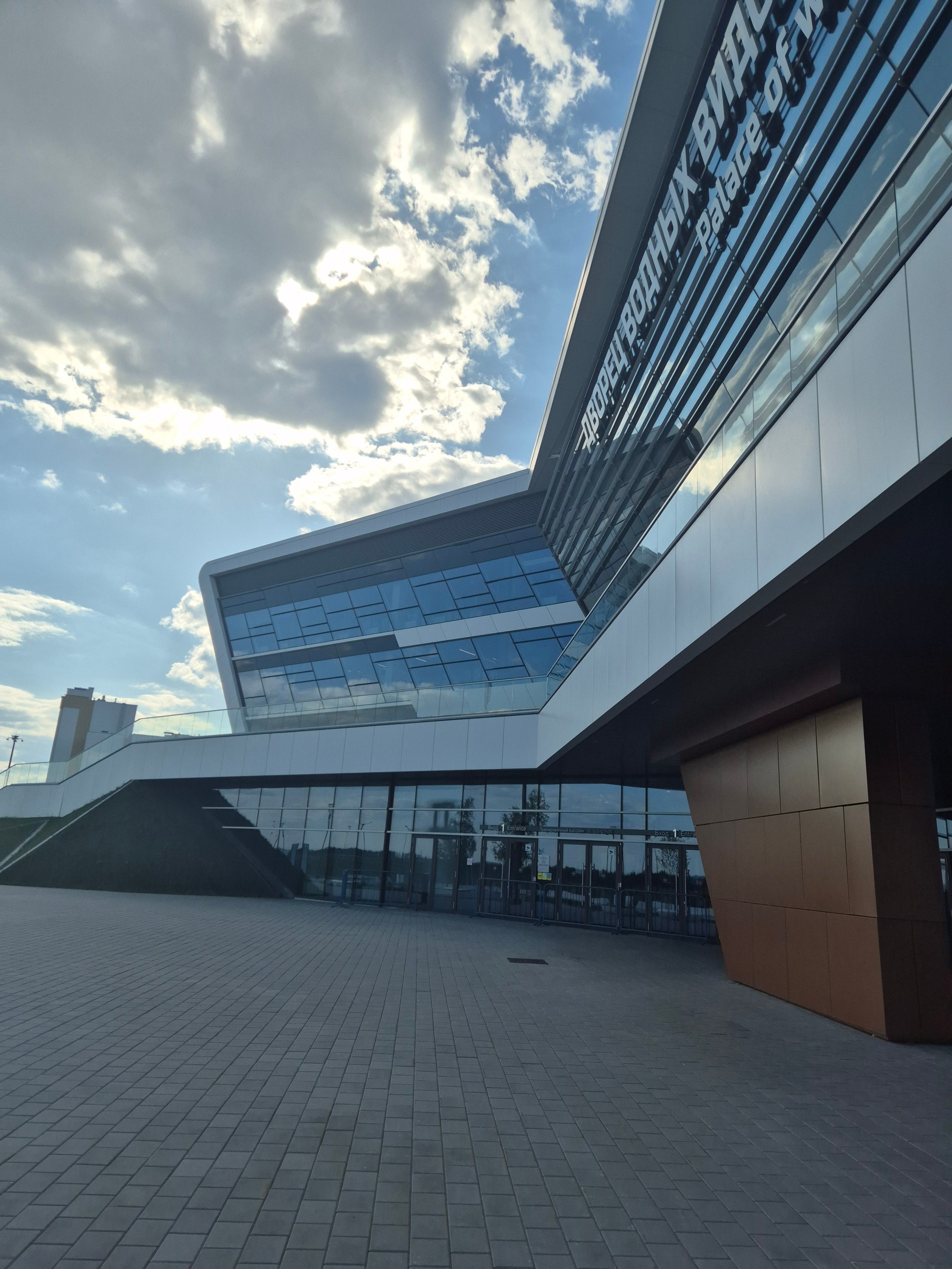 Вечерами после работы осваивал новый бассейн в Екатеринбурге - Дворец Водных Видов Спорта. Идеально, кроме расположения - возле аэропорта в 40 минутах от центра города