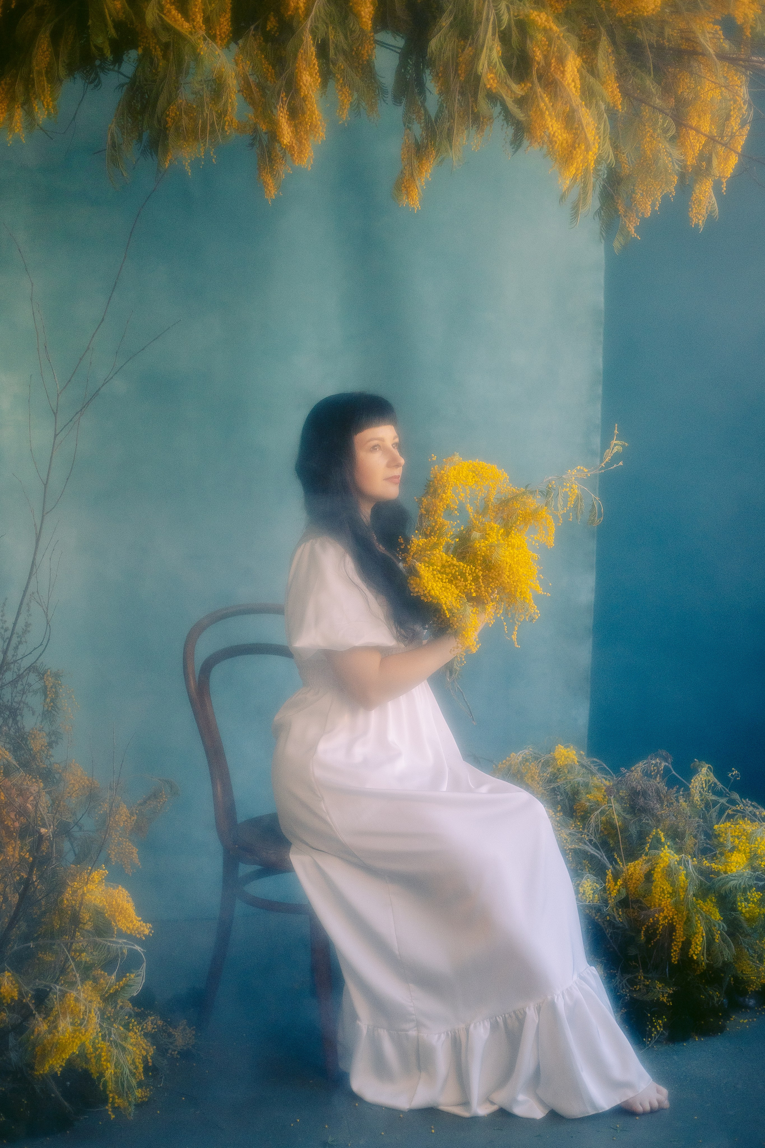 Семейная фотосессия мамы и дочки с мимозой в фотостудии. Фотограф в Санкт-Петербурге, Анна Скворцова