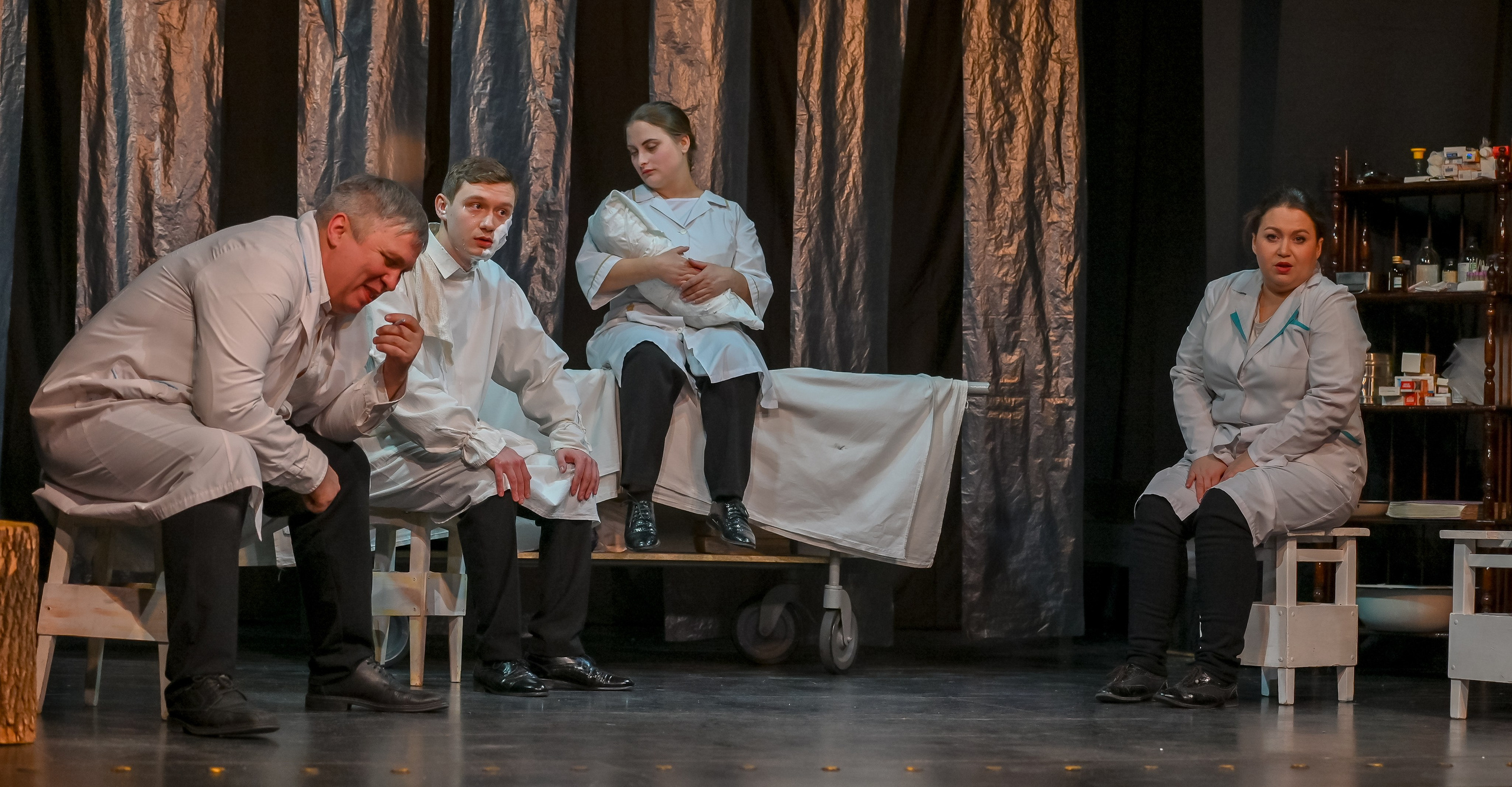 «Записки юного врача» в Театре Артиста 01.03.2024. Репортажный профессиональный фотограф-любитель