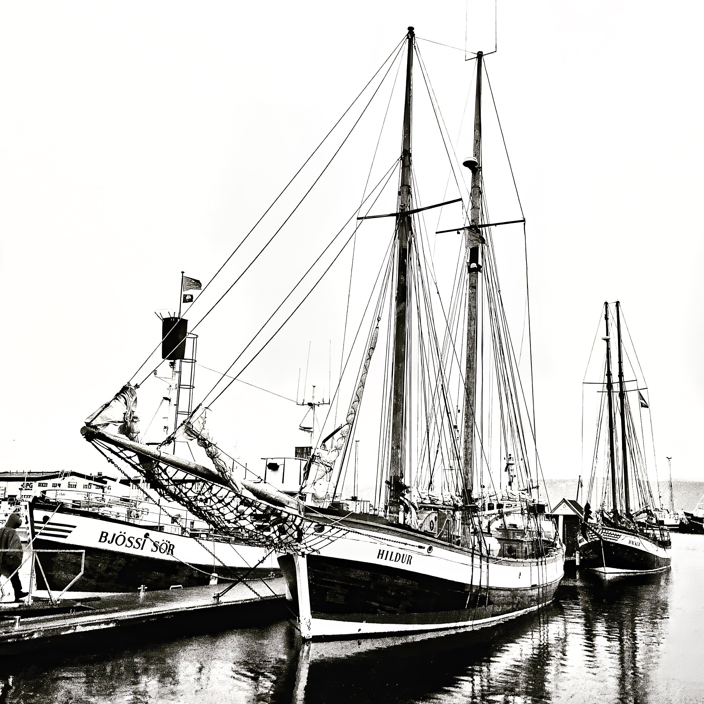 Самолетом, поездом, автомобилем. Фотограф Владимир Остапенко