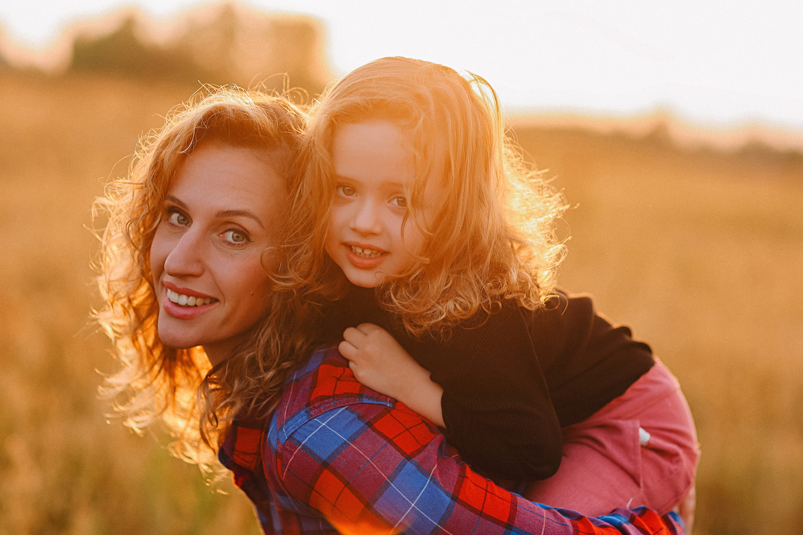 Поле. Семейный фотограф Тюмень, фотограф на роды Салмина Мария