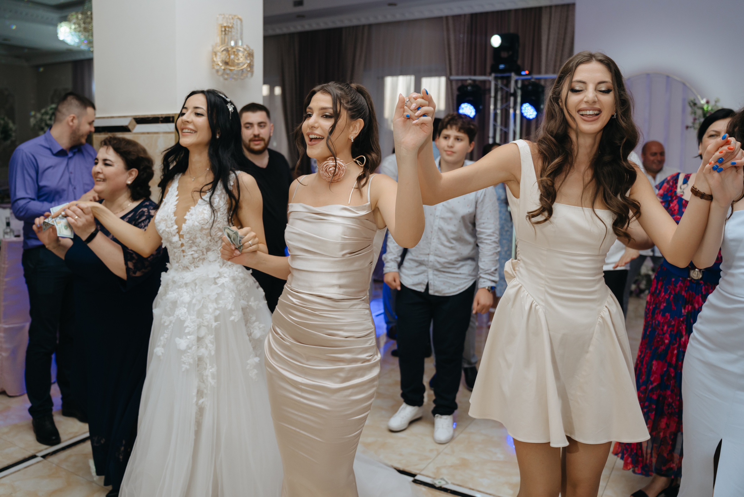 Артем и Лусине. Свадебный фотограф Красноярск Вязьминова Мария