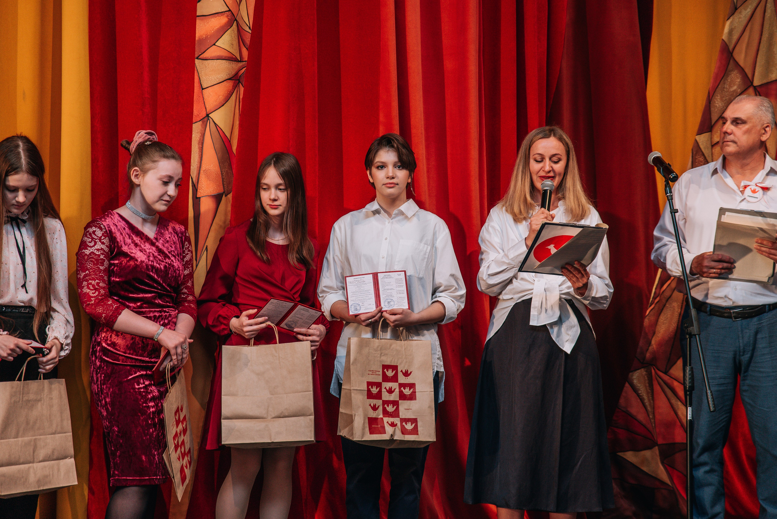 Выпускной в художественной школе. Главная