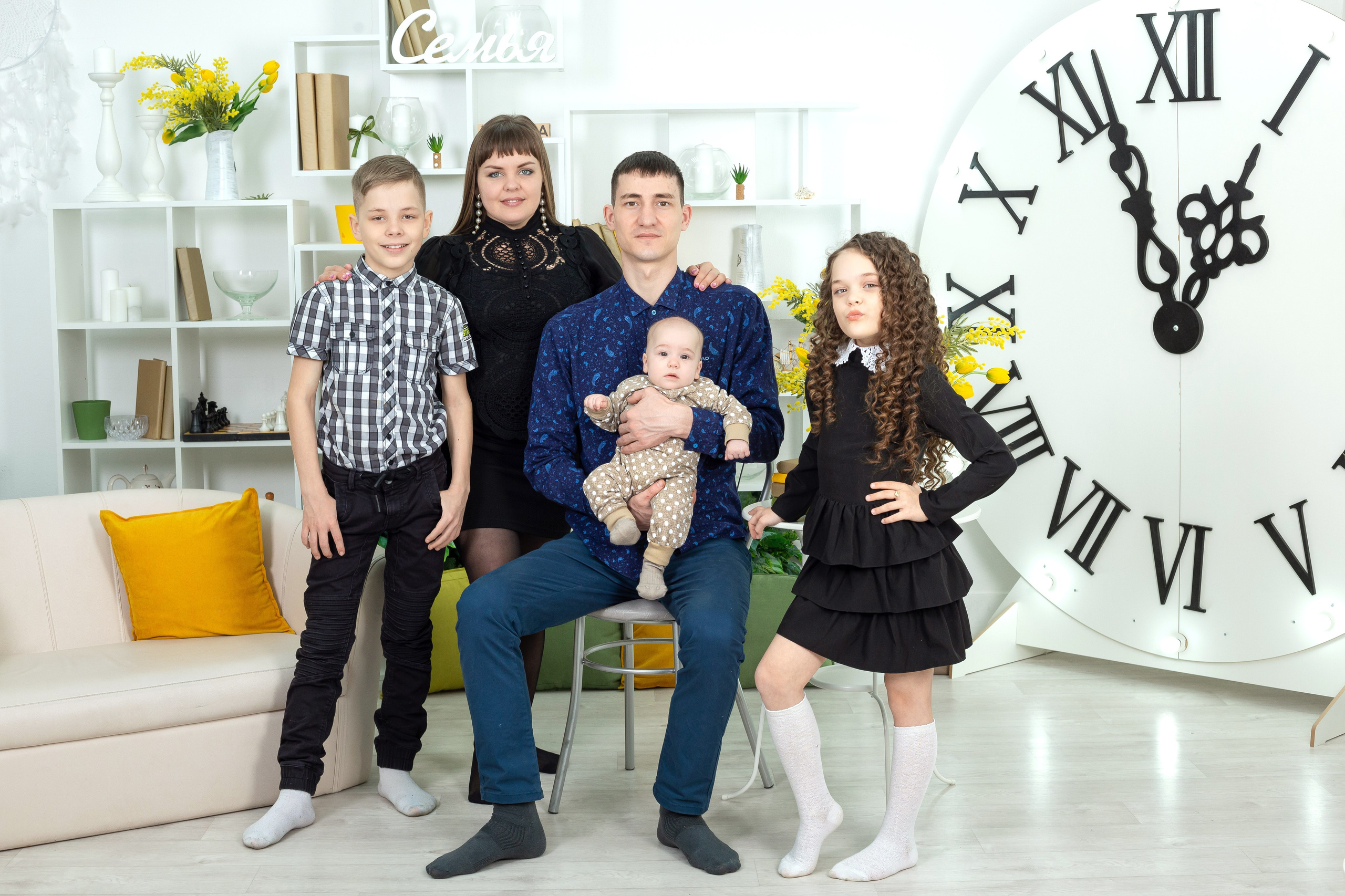 Семейная фотосессия в студии