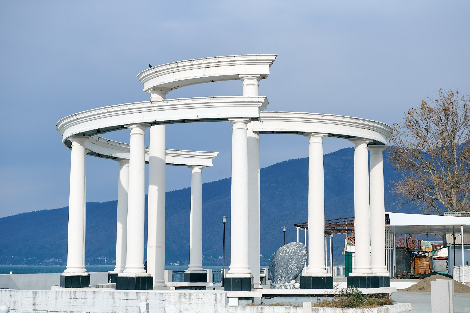 Гагра, Абхазия. Декабрь 2024. Фотографии отовсюду и обо всем