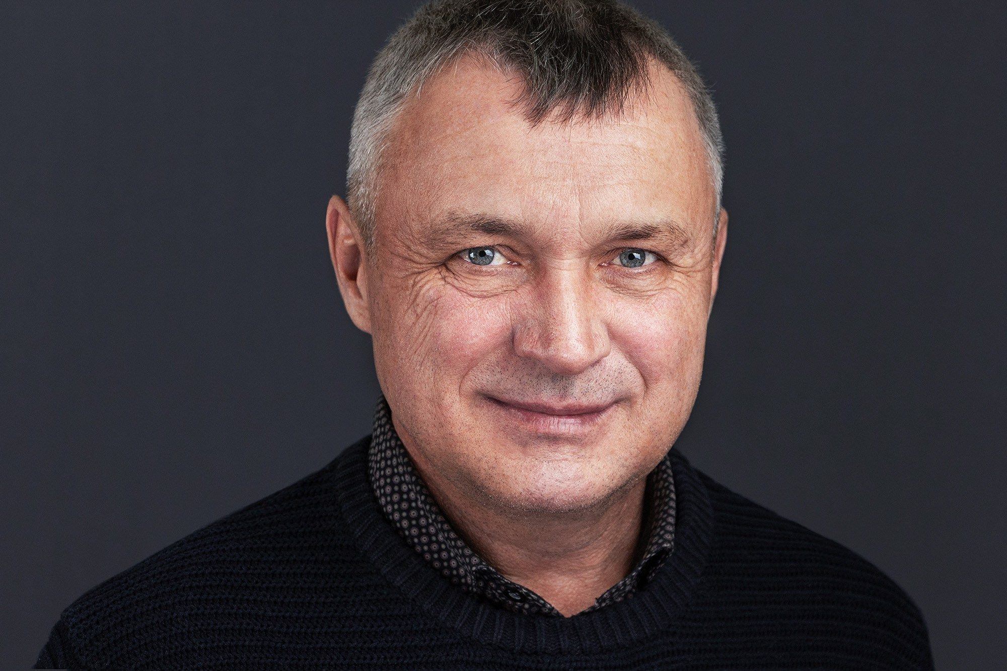 Ассоциированный фотограф. Бизнес-портрет | Хедшот-фотограф | Студия делового портрета в Москве