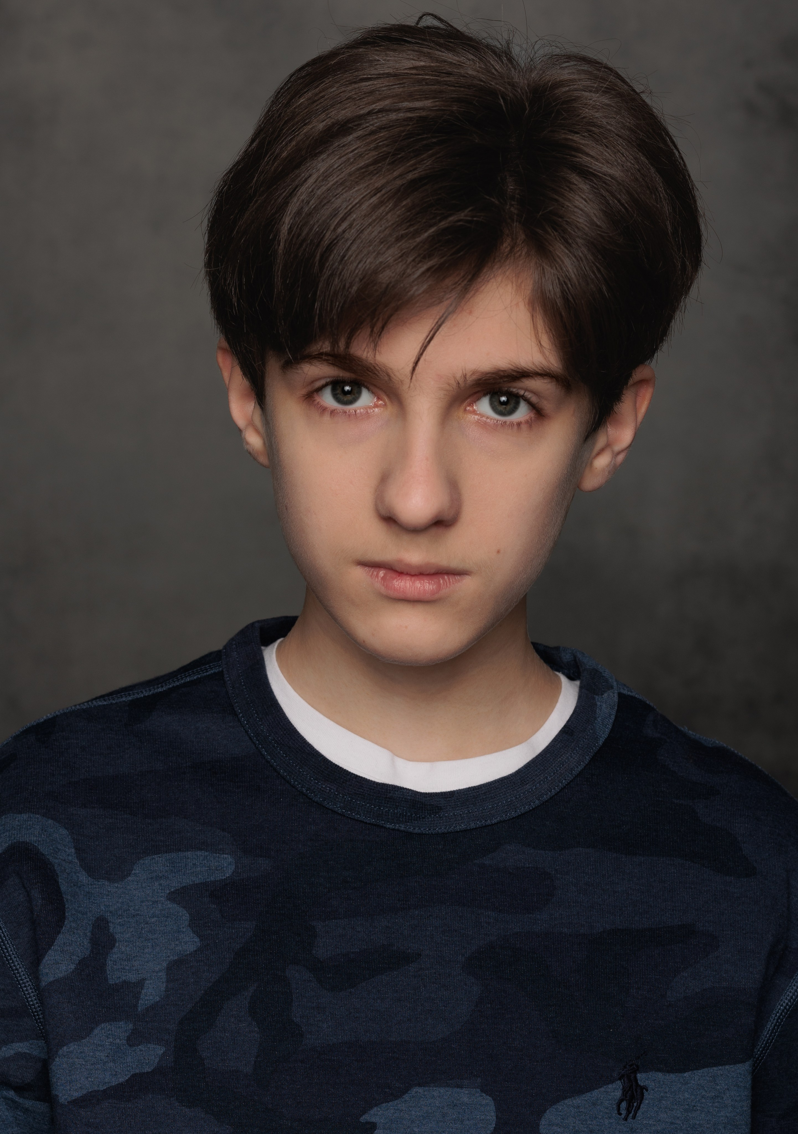 АРТЕМ. Я фотограф из Москвы к Вашим услугам