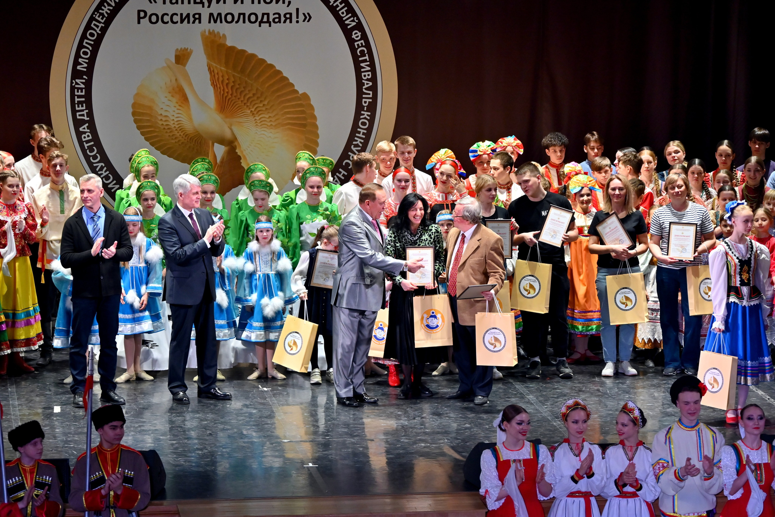 Гала-концерт. Танцуй и пой, Россия Молодая! 22.04.2024. Профессиональный фотограф в Москве Алёна Котова