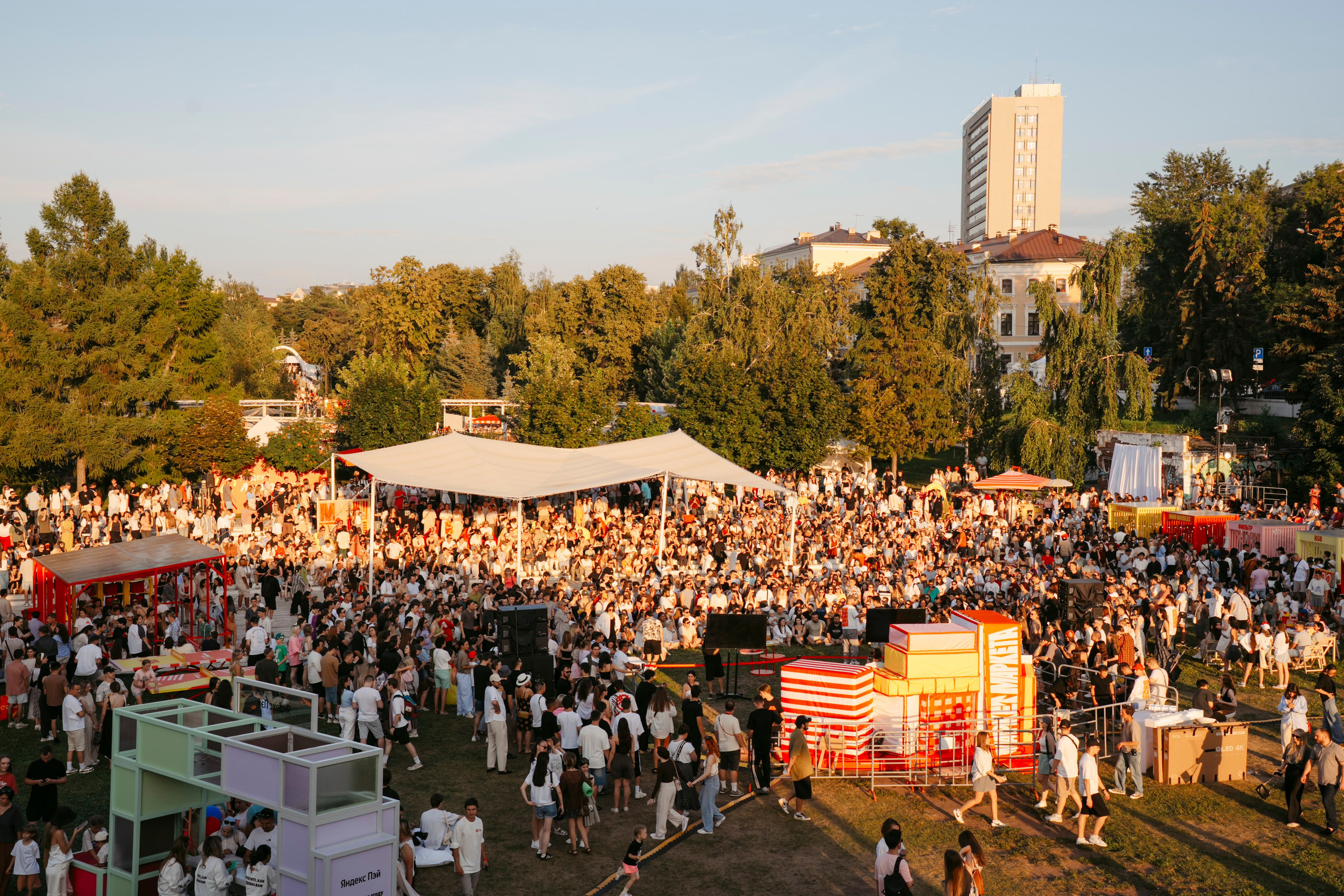 Маркет Маркета. Казань / 2025. Саша Копылов, фотограф в Казани
