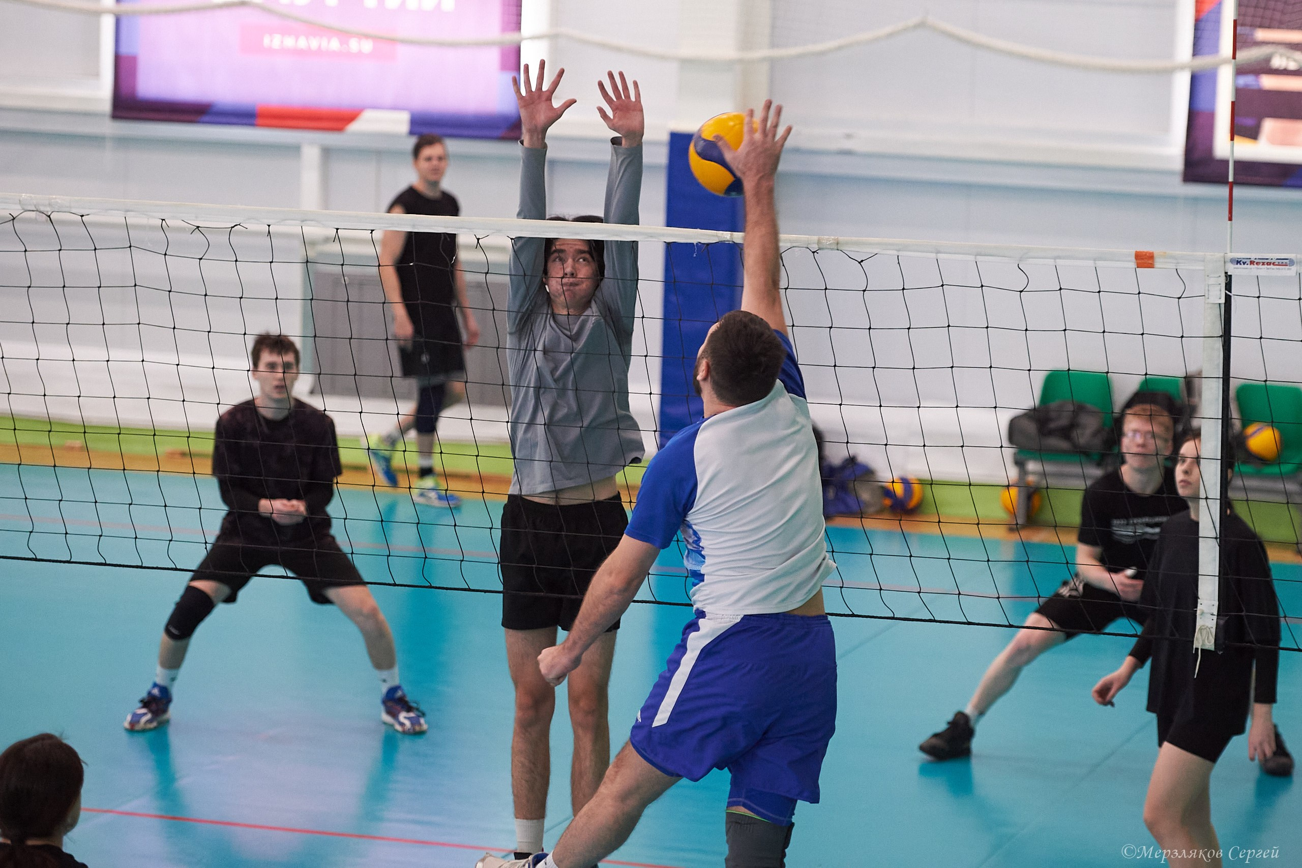 Новогодний волейбольный турнир. Ижевск. 16.12.23. Спортивный репортажный фотограф в Ижевске Сергей Мерзляков