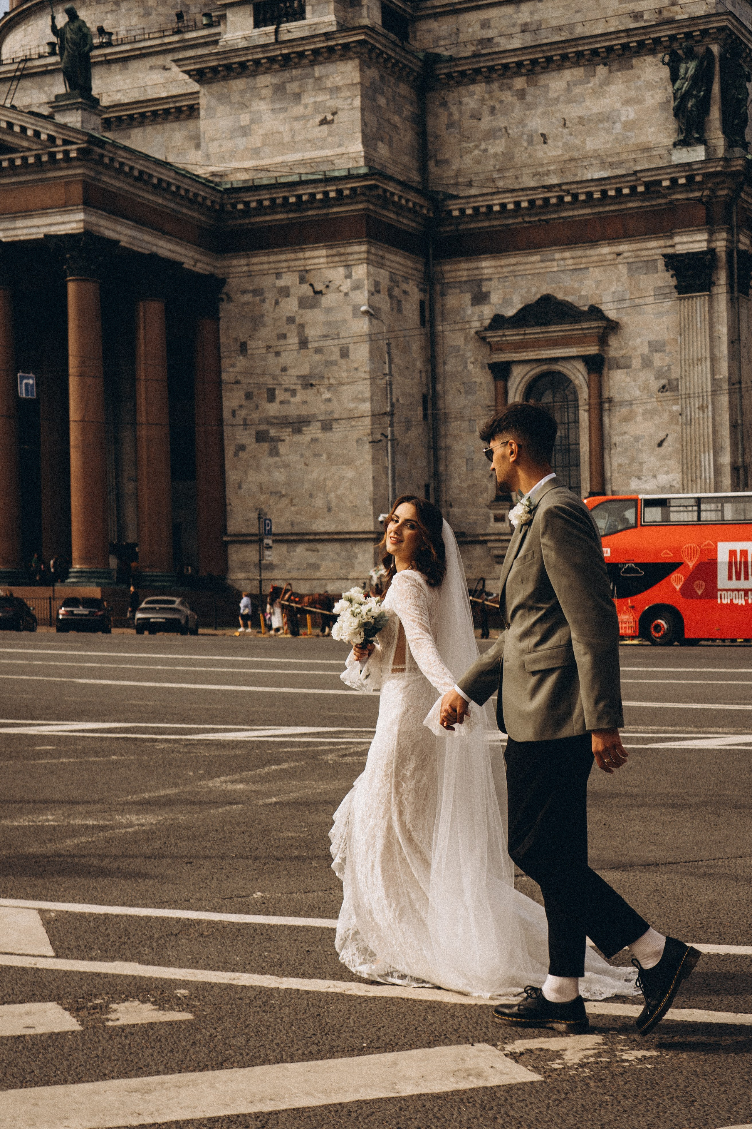 СВАДЕБНАЯ ПРОГУЛКА ВОЗЕ ИСАИКЕВСКОГО СОБОРА АСТОРИИ И ЗАКОНОДАЛЕТНОГО СОБРАНИЯ. Профессиональный фотограф, Санкт-Петербург — Виктория Богомолова