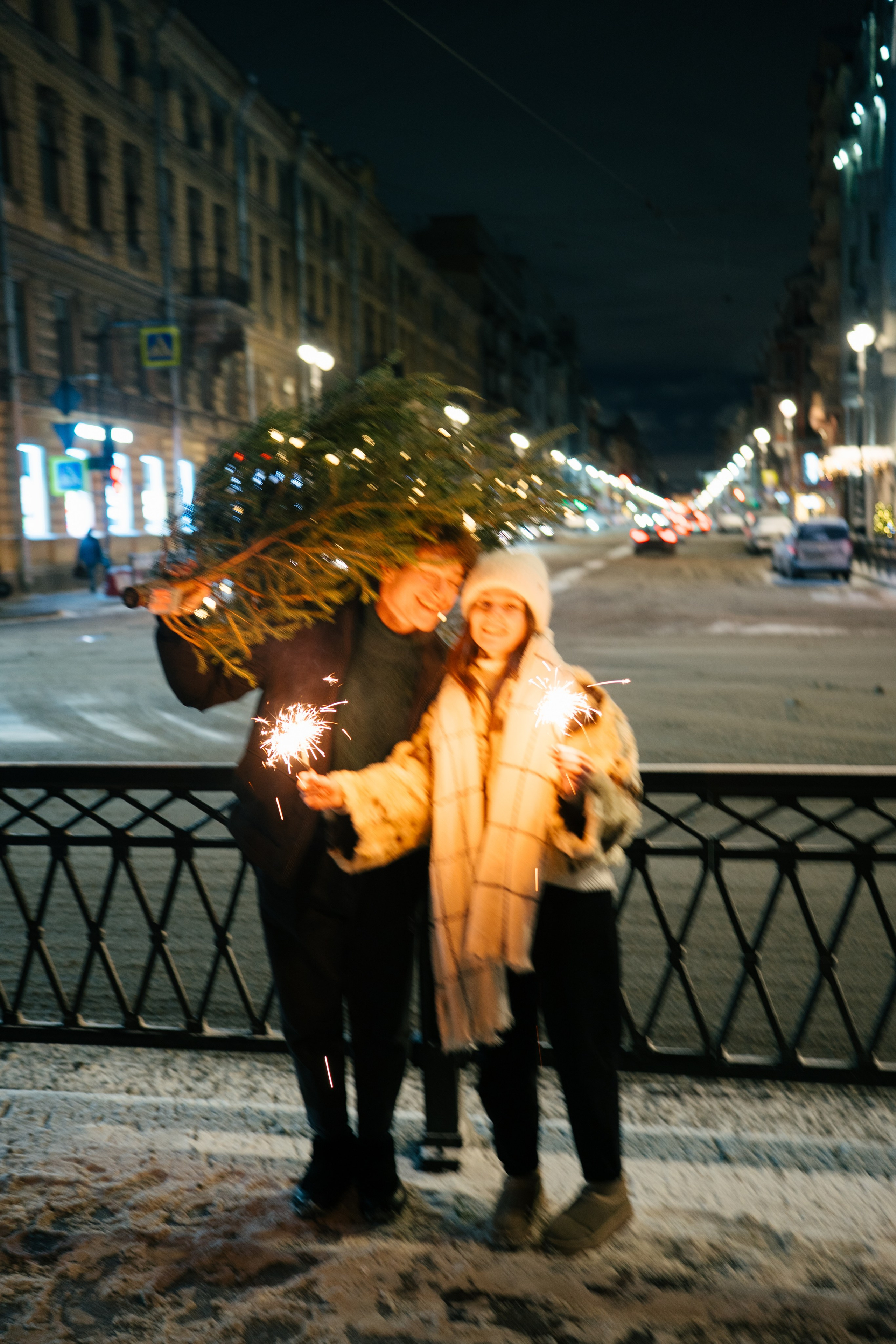 НОВОГОДНЯЯ ПРОГУЛКА ПАРЫ ПО ЧЕРНЫШЕВСКОЙ ПЕРЕД НОВЫМ ГОДОМ. Профессиональный фотограф, Санкт-Петербург — Виктория Богомолова