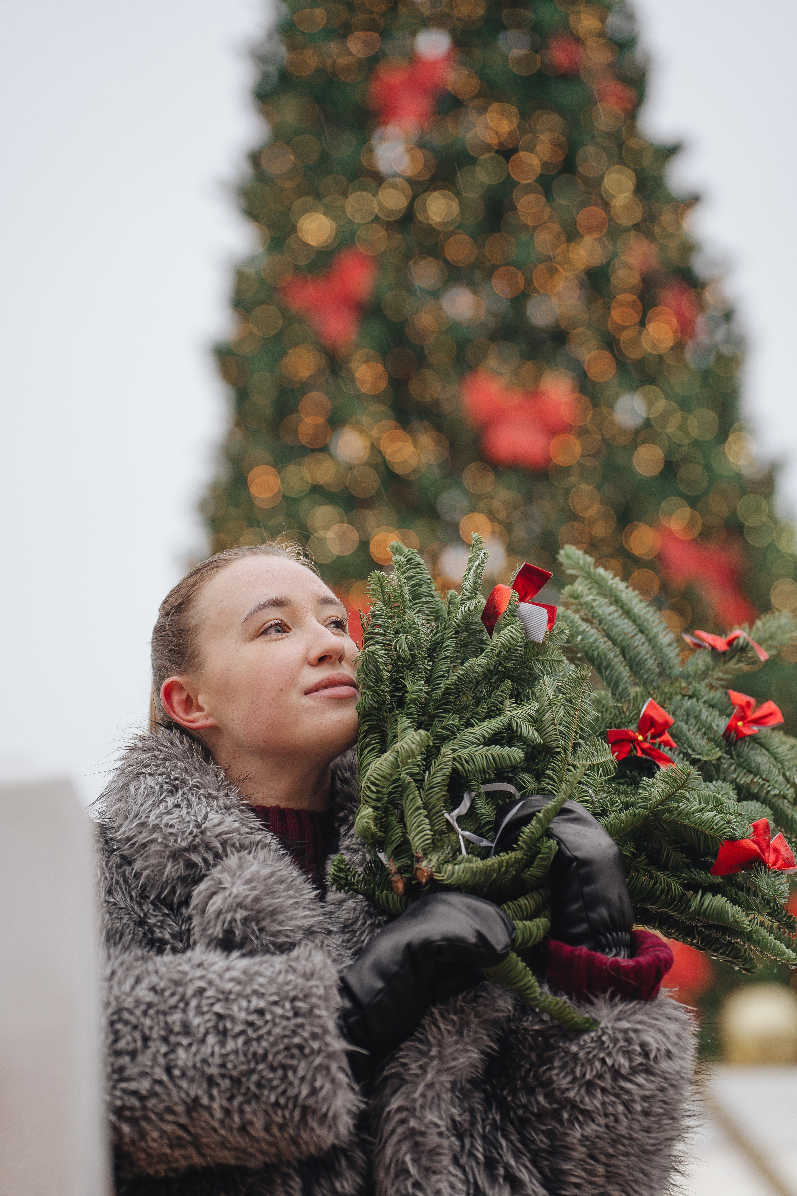 ПРОГУЛКА НА МАНЕЖНОЙ ПЛОЩАДИ ДЛЯ ДЕВУШКИ ПЕРЕД НОВЫМ ГОДОМ (НОВОГОДНЯЯ ФОТОСЕССИИЯ НА МАНЕЖНОЙ ПЛОЩАДИ). Профессиональный фотограф, Санкт-Петербург — Виктория Богомолова