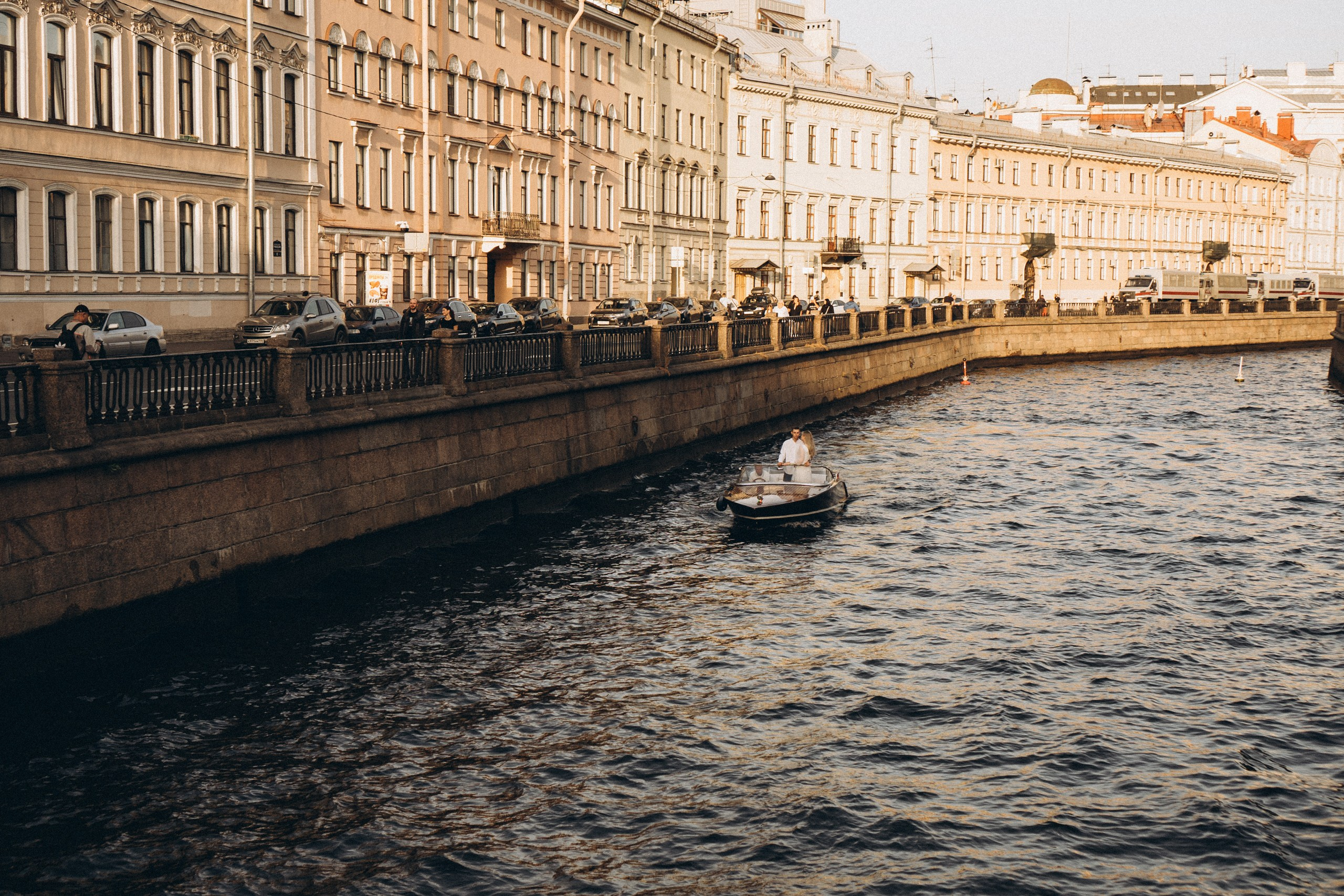 СВАДЕНБНАЯ СЬЕМКА НА КАТЕРЕ ПО КАНАЛАМ САНКТ-ПЕТЕРБУРГА И В АКВАТОРИИ НЕВЫ. Профессиональный фотограф, Санкт-Петербург — Виктория Богомолова