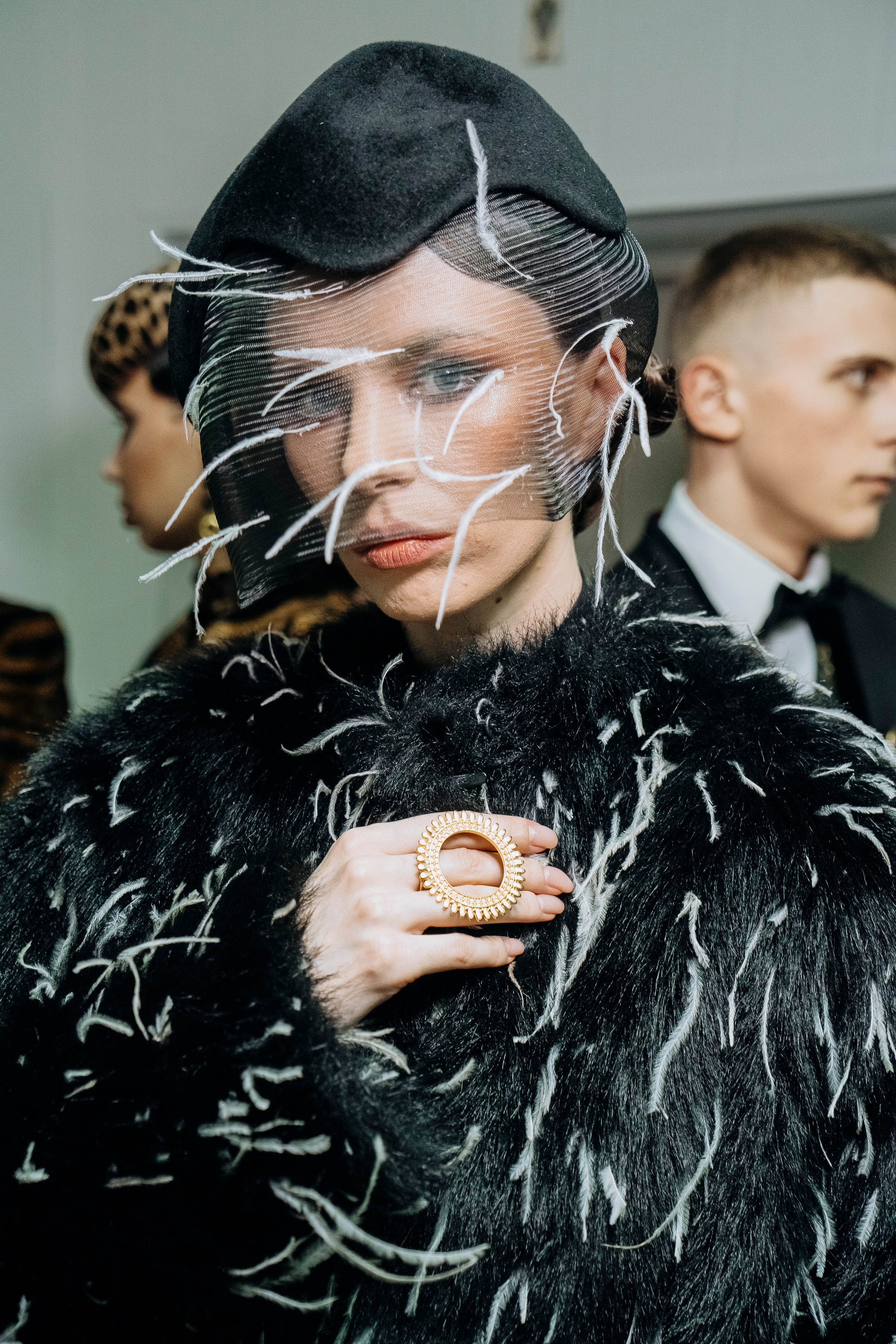 Возвращение легенды: Староновогодний показ Вячеслава Зайцева Больше: https://sinonim.org/improve#res. Профессиональный портретный фотограф в Москве Владимир Глаголев