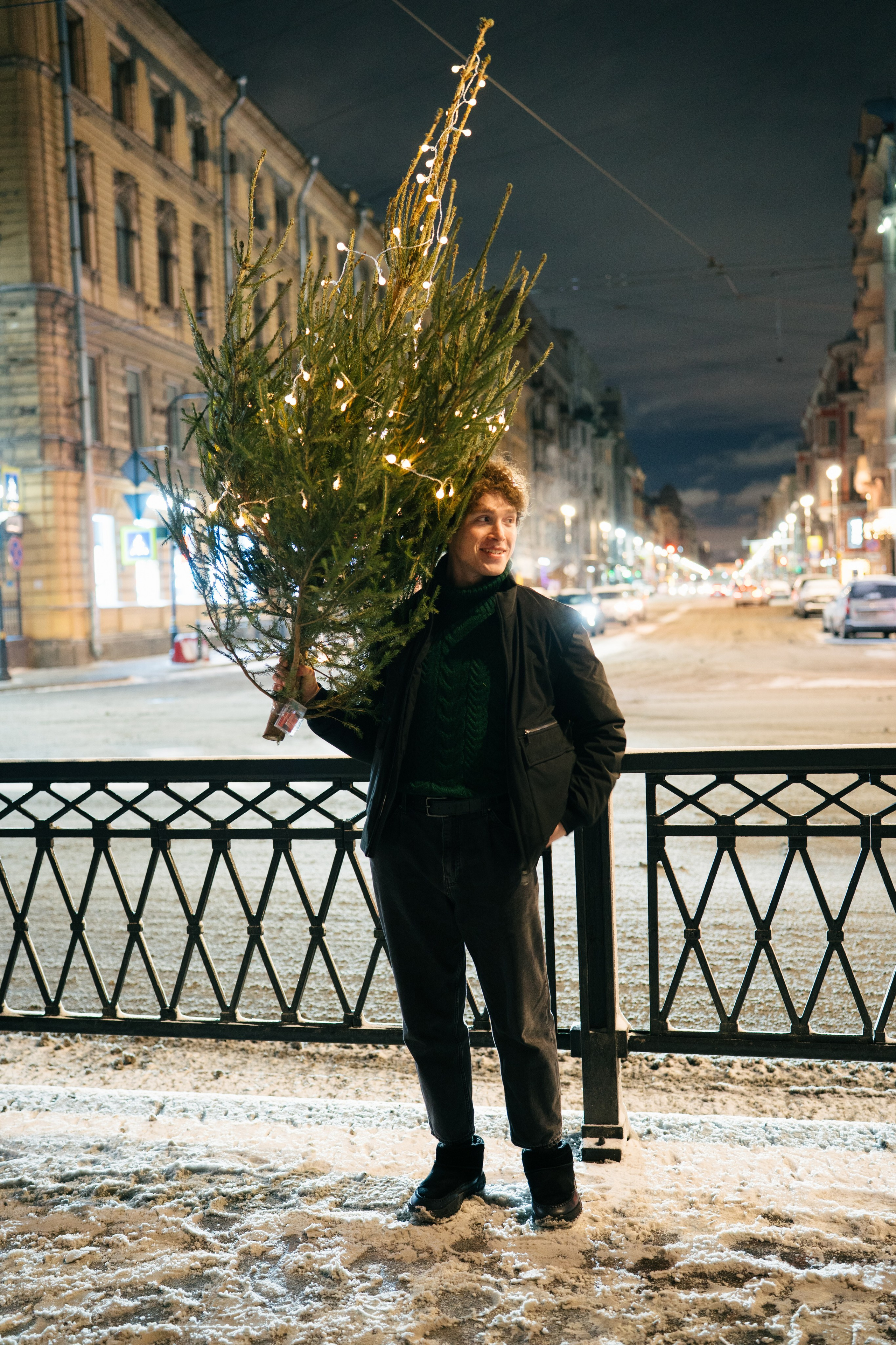 НОВОГОДНЯЯ ПРОГУЛКА ПАРЫ ПО ЧЕРНЫШЕВСКОЙ ПЕРЕД НОВЫМ ГОДОМ. Профессиональный фотограф, Санкт-Петербург — Виктория Богомолова