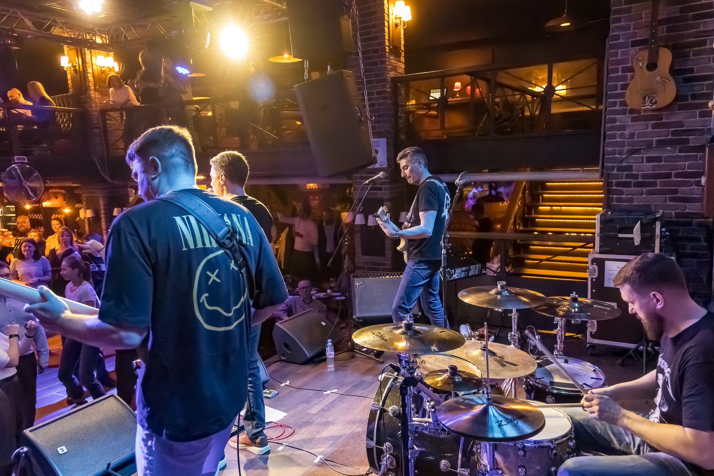 LifePub 29.03.2023. Московская кавер-группа BankBand