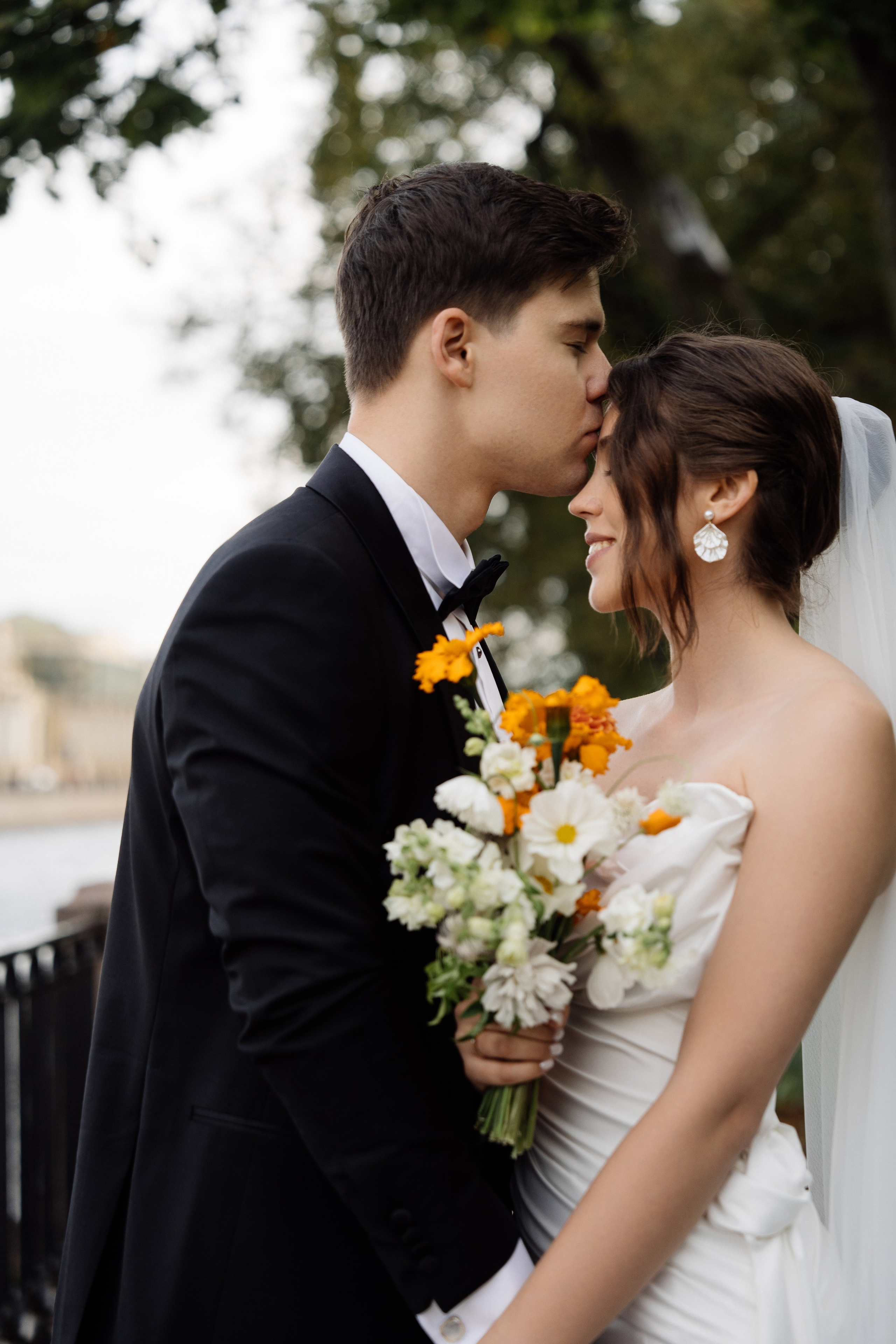 Оранжевая свадьба в гребешках. Свадебный фотограф организатор в Санкт-Петербурге Ассоль Опарина
