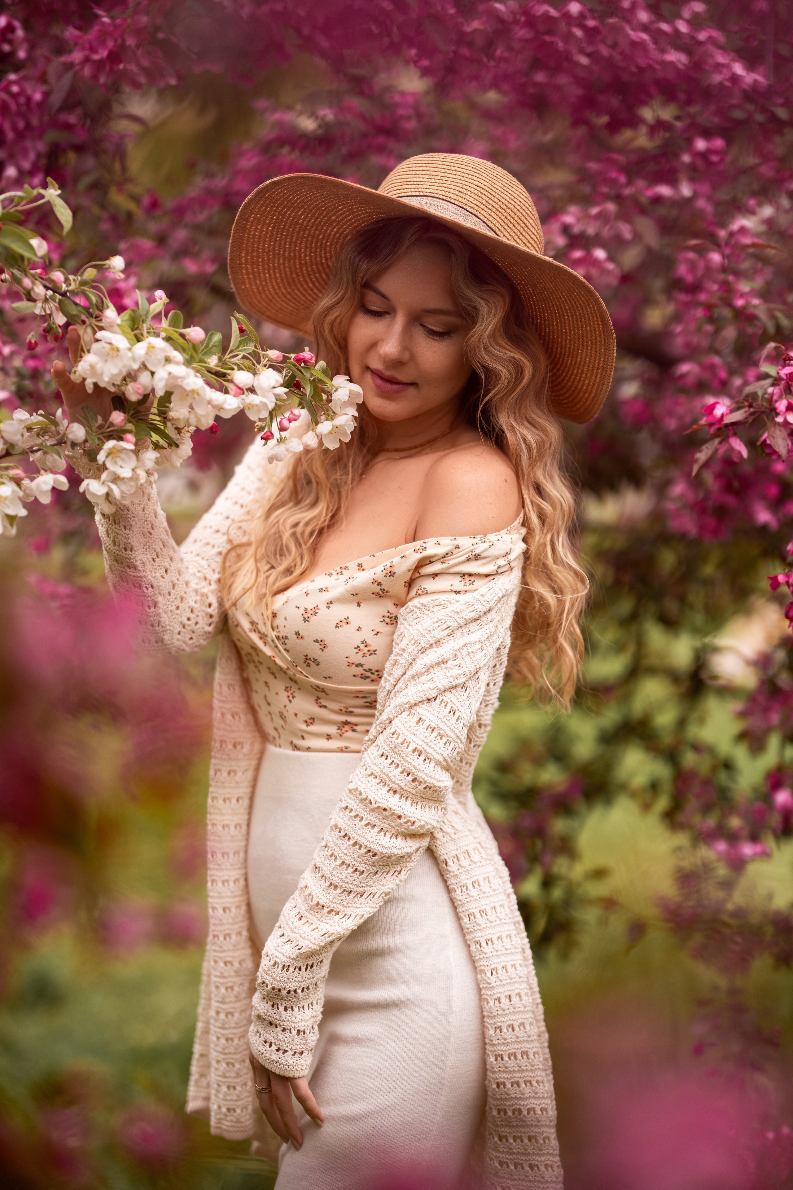 Весенняя сказка Марии в цветущем саду. Семейный и портретный фотограф в Санкт-Петербурге Татьяна Гримоть