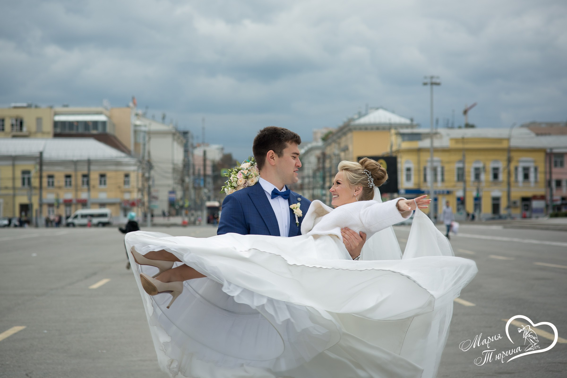Прогулка по Набережной. Свадебная фотосъёмка в Москве, Туле