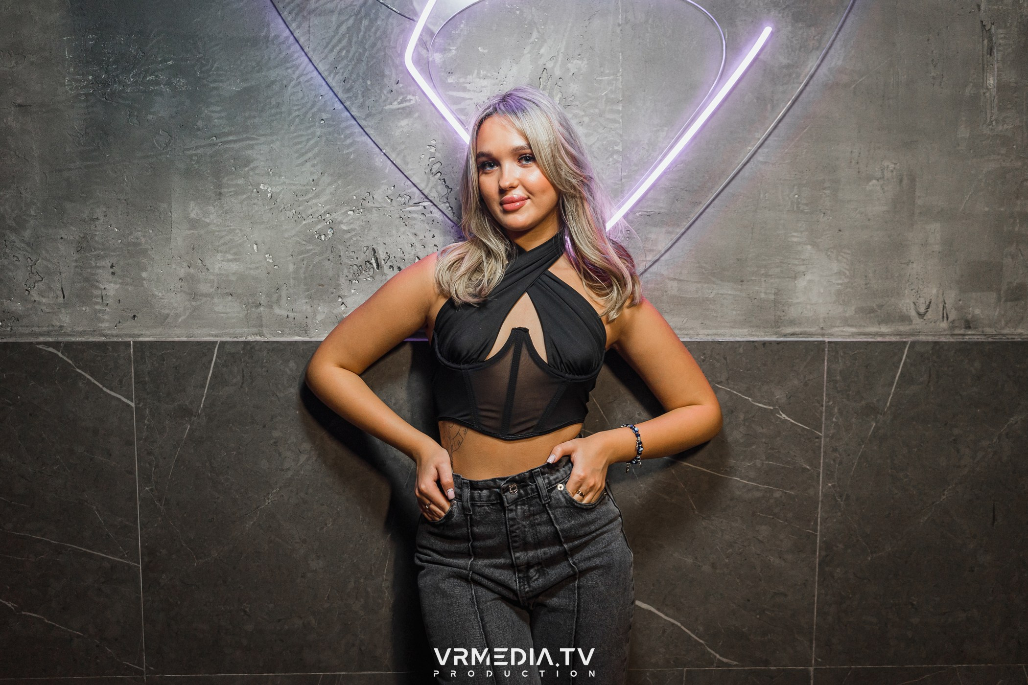 Бумажный дом в баре «Друзья»