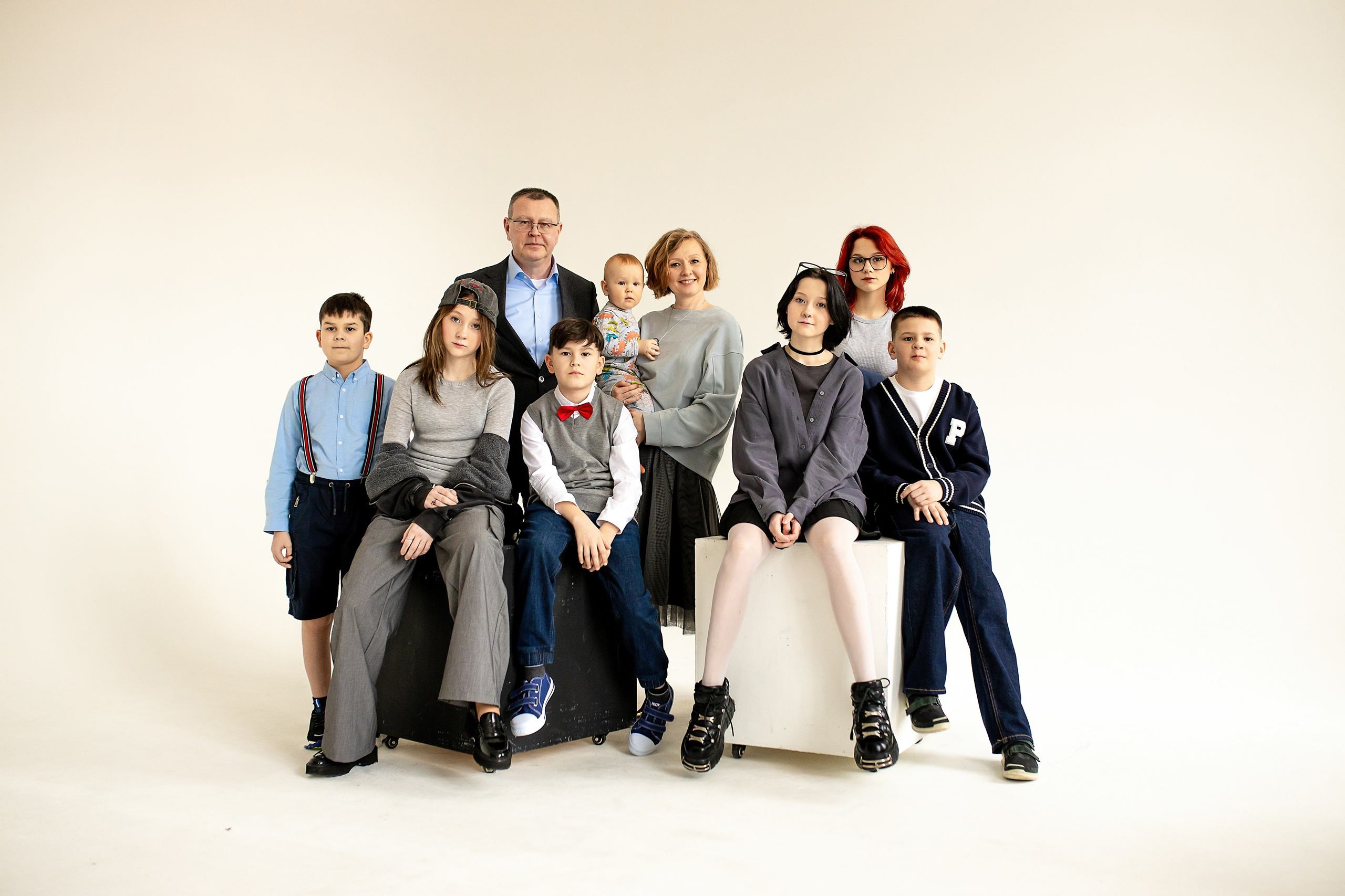 Семейная фотосессия на циклораме с естественным светом. Фотограф в Железнодорожном и Балашихе