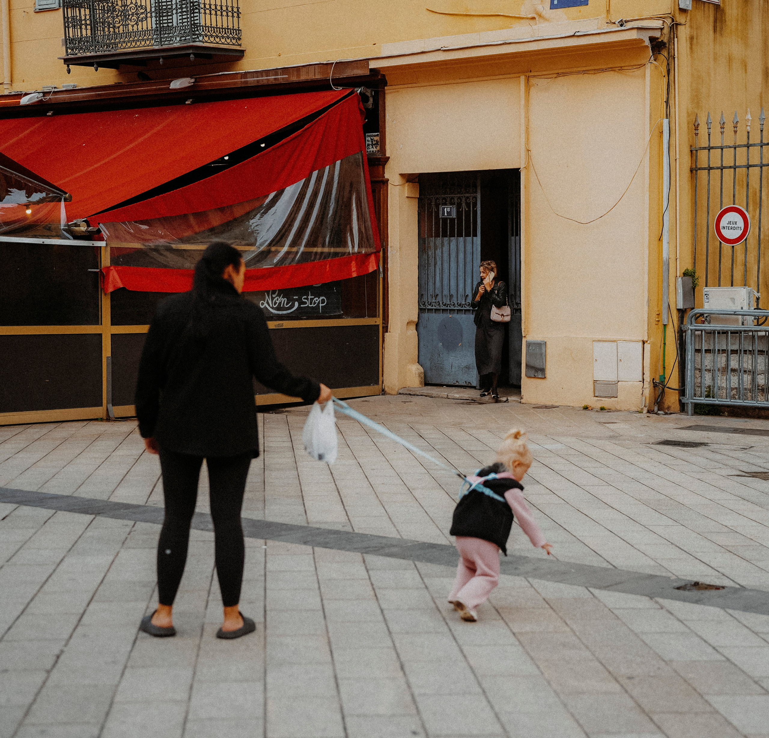 ЕВРОТУР. Стрит-фотография, полная абсурда, идиотизма и красоты