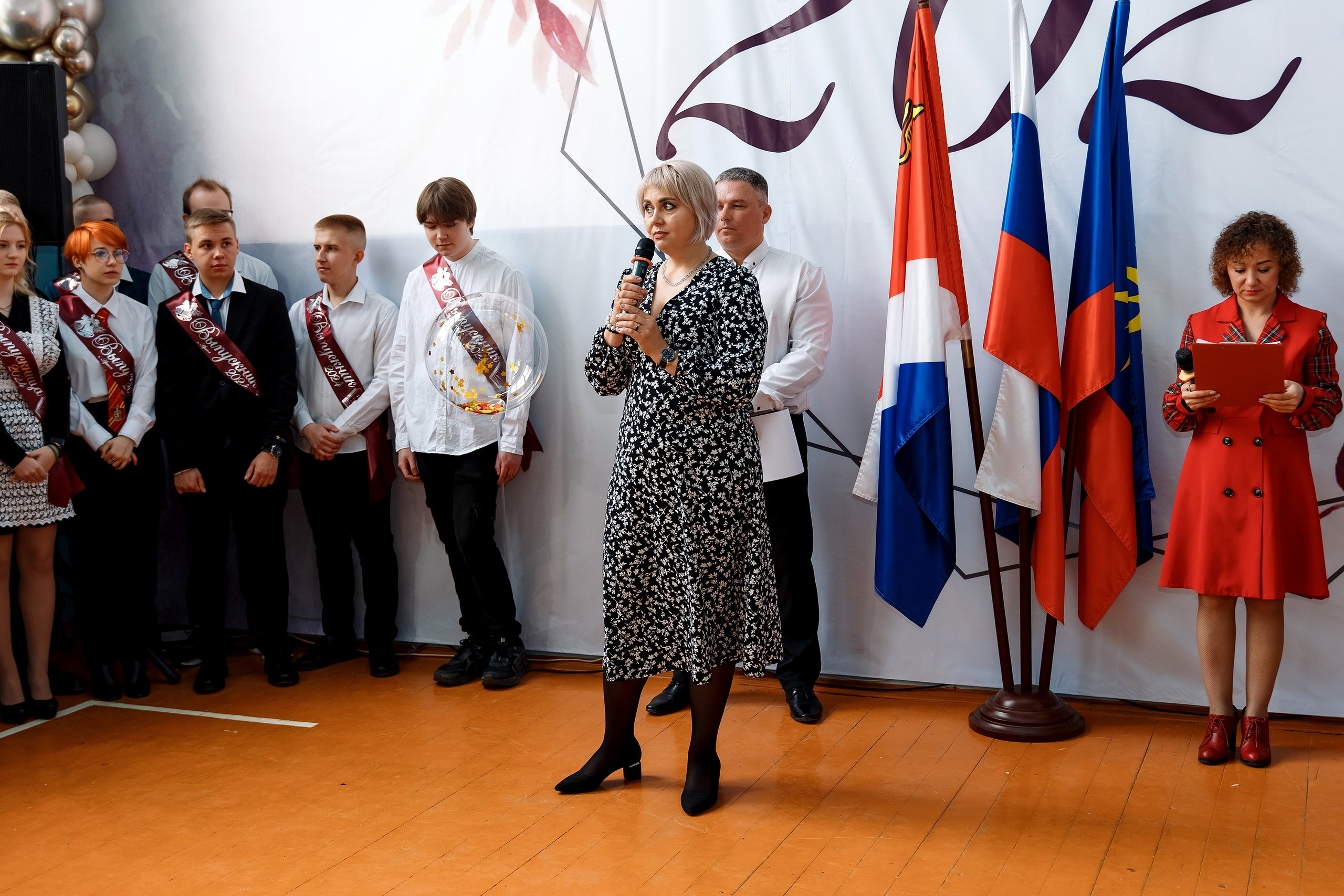 11 класс Последний звонок. Фотограф Любовь Корниенко, Примоский край