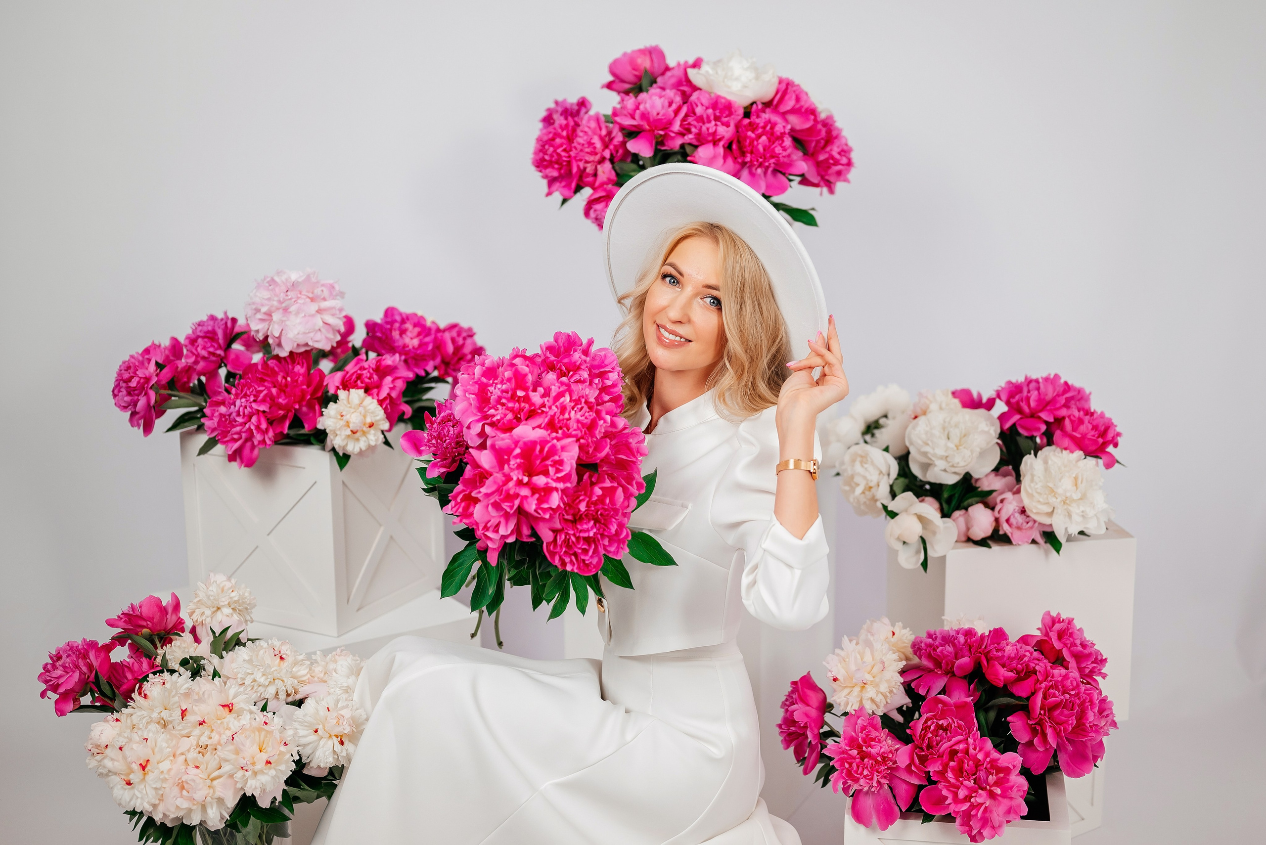 Ирина и пионы. Семейный фотограф в Краснодаре