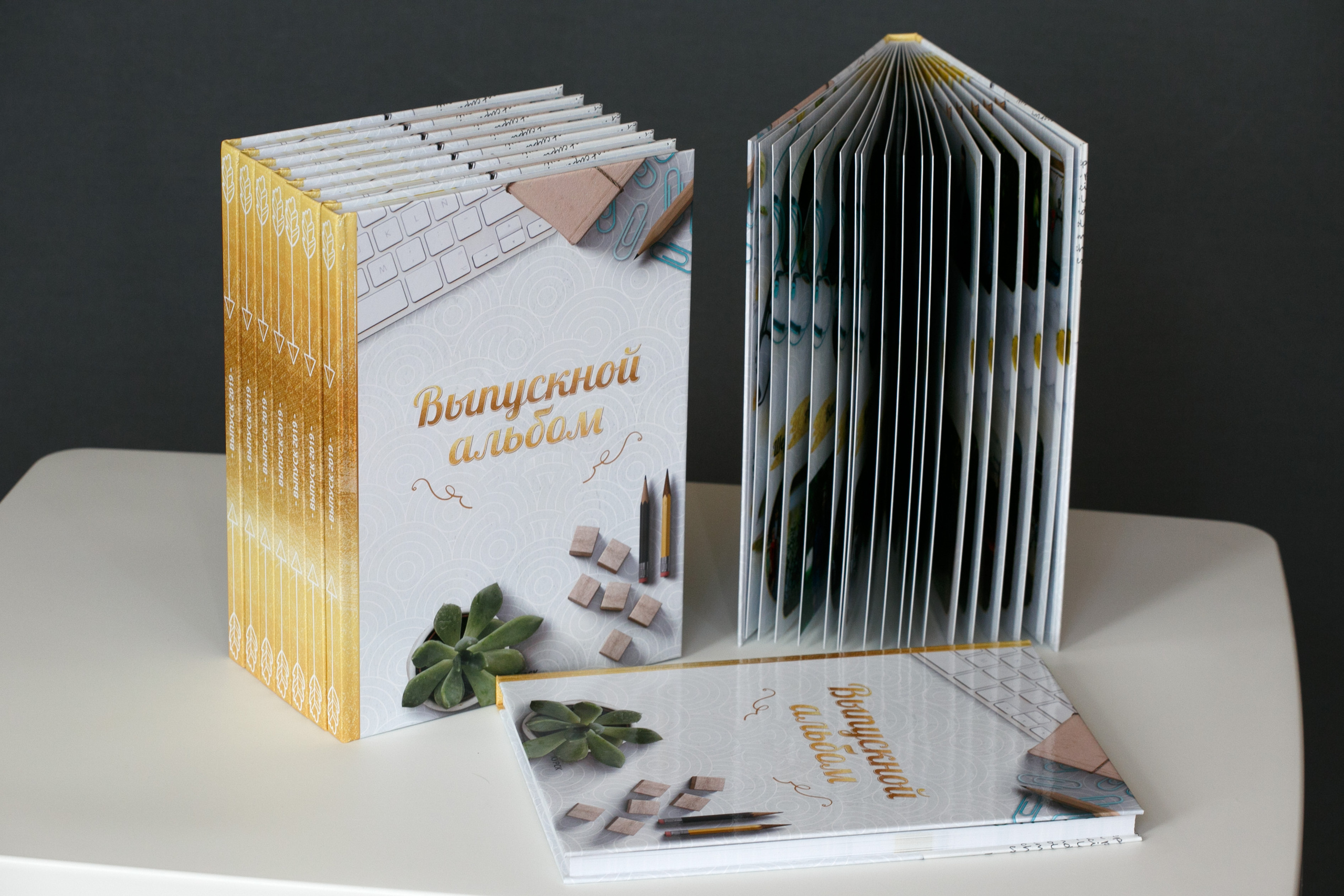 Школьные альбомы. Фотограф Яков Поспехов