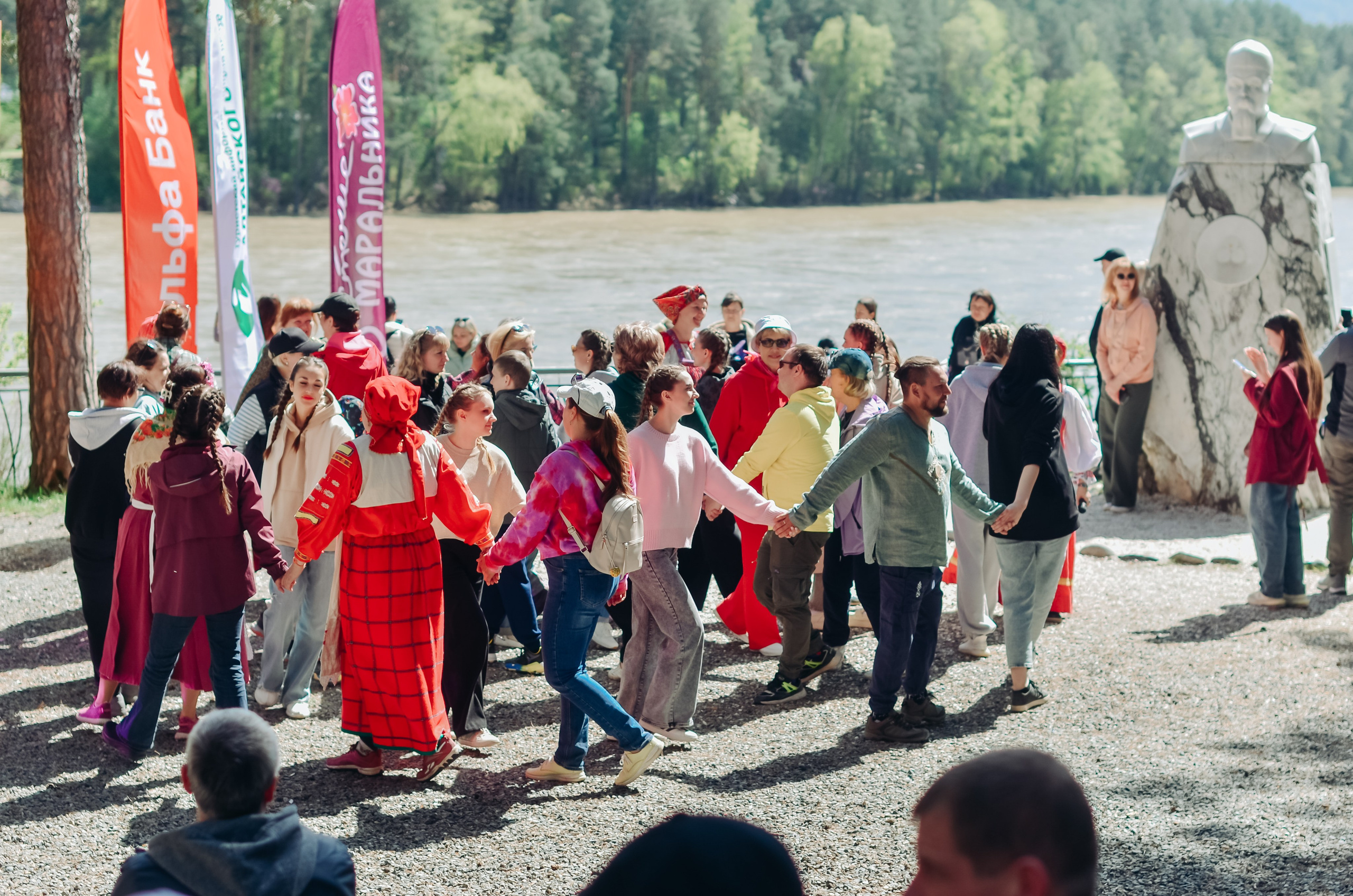 Фестиваль «Цветение Маральника на Алтае 2025». Фоторепортаж. Денисова Аля — фотограф для парных съемок и индивидуальных историй в Барнауле