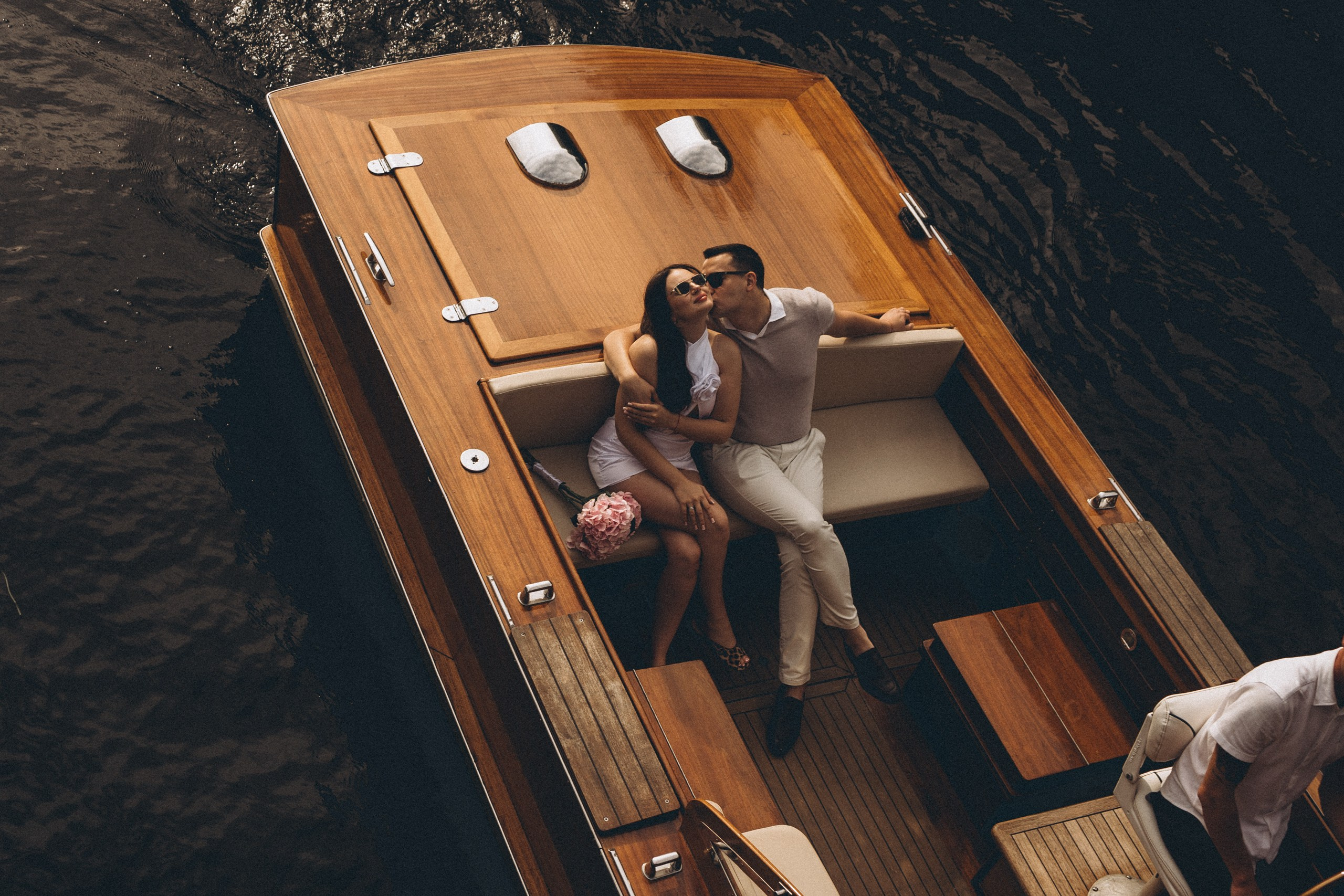 СВАДЕНБНАЯ СЬЕМКА НА КАТЕРЕ ПО КАНАЛАМ САНКТ-ПЕТЕРБУРГА И В АКВАТОРИИ НЕВЫ. Профессиональный фотограф, Санкт-Петербург — Виктория Богомолова