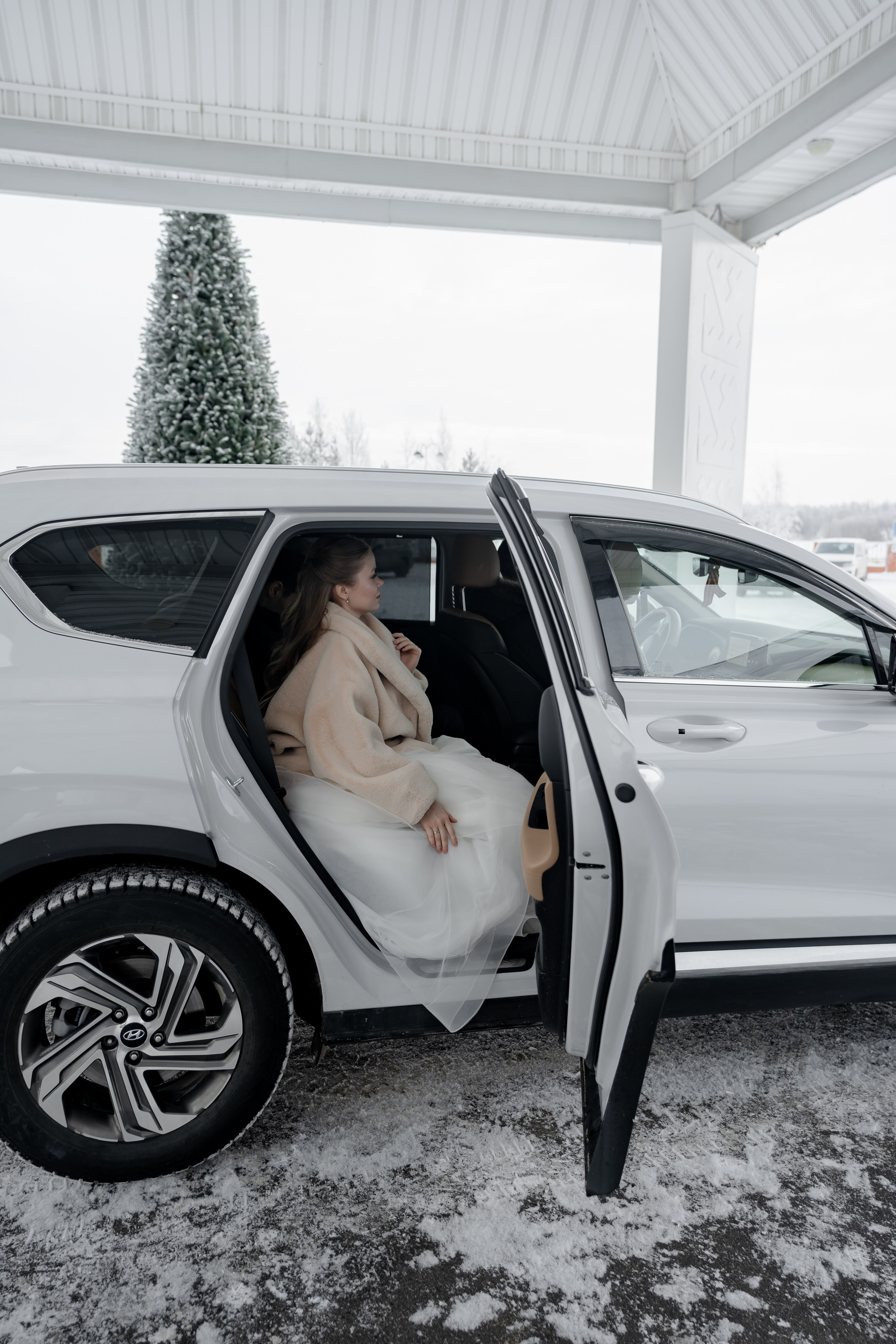 СВАДЕБНАЯ СЬЕМКА СБОРОВ В ОТЕЛЕ И ВЫЕЗД НА ЦЕРЕМОНИЮ (СНЯТО В СИБИРЕ В НИЖНЕВАРТОВСКЕ)М. Профессиональный фотограф, Санкт-Петербург — Виктория Богомолова