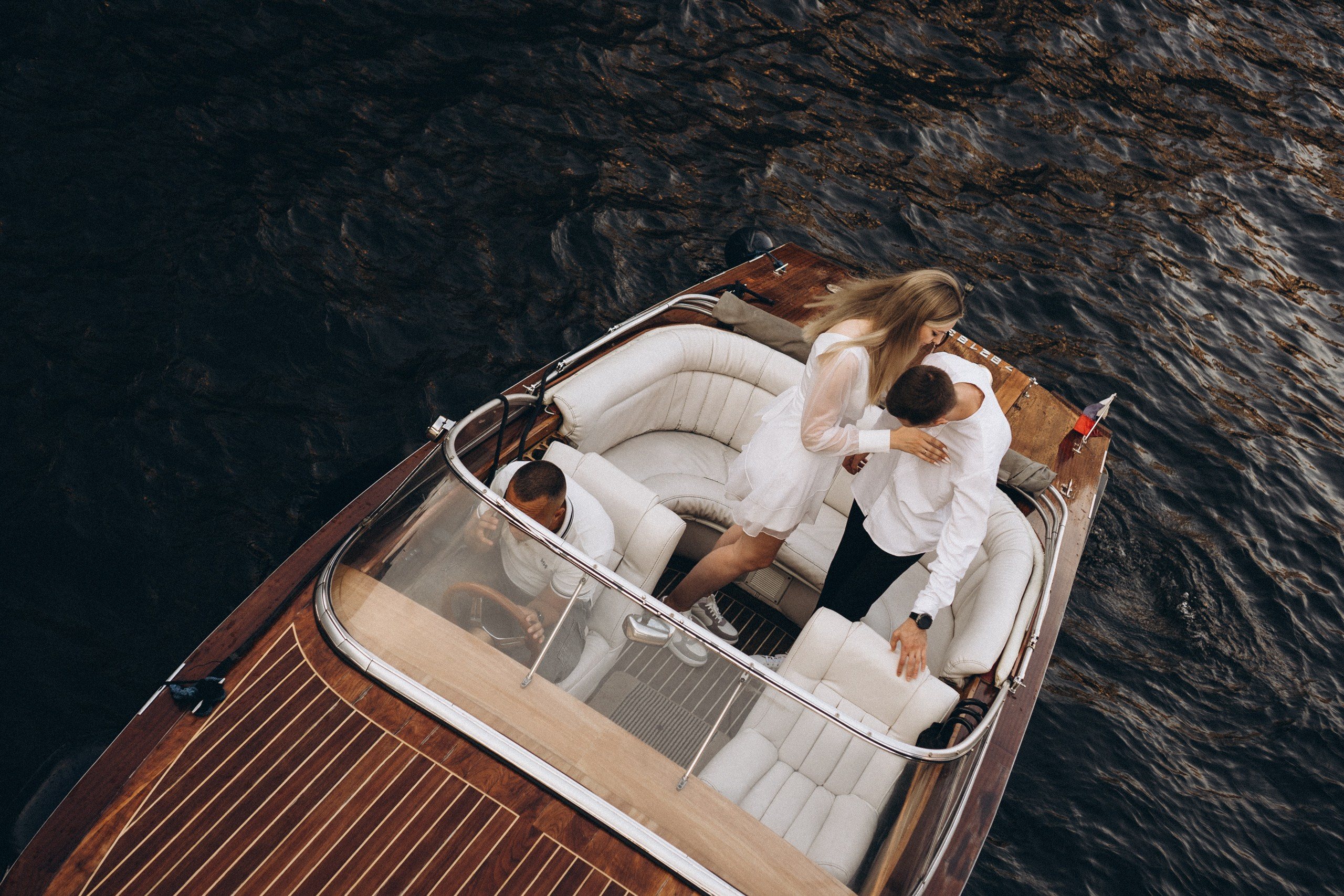 СВАДЕНБНАЯ СЬЕМКА НА КАТЕРЕ ПО КАНАЛАМ САНКТ-ПЕТЕРБУРГА И В АКВАТОРИИ НЕВЫ. Профессиональный фотограф, Санкт-Петербург — Виктория Богомолова