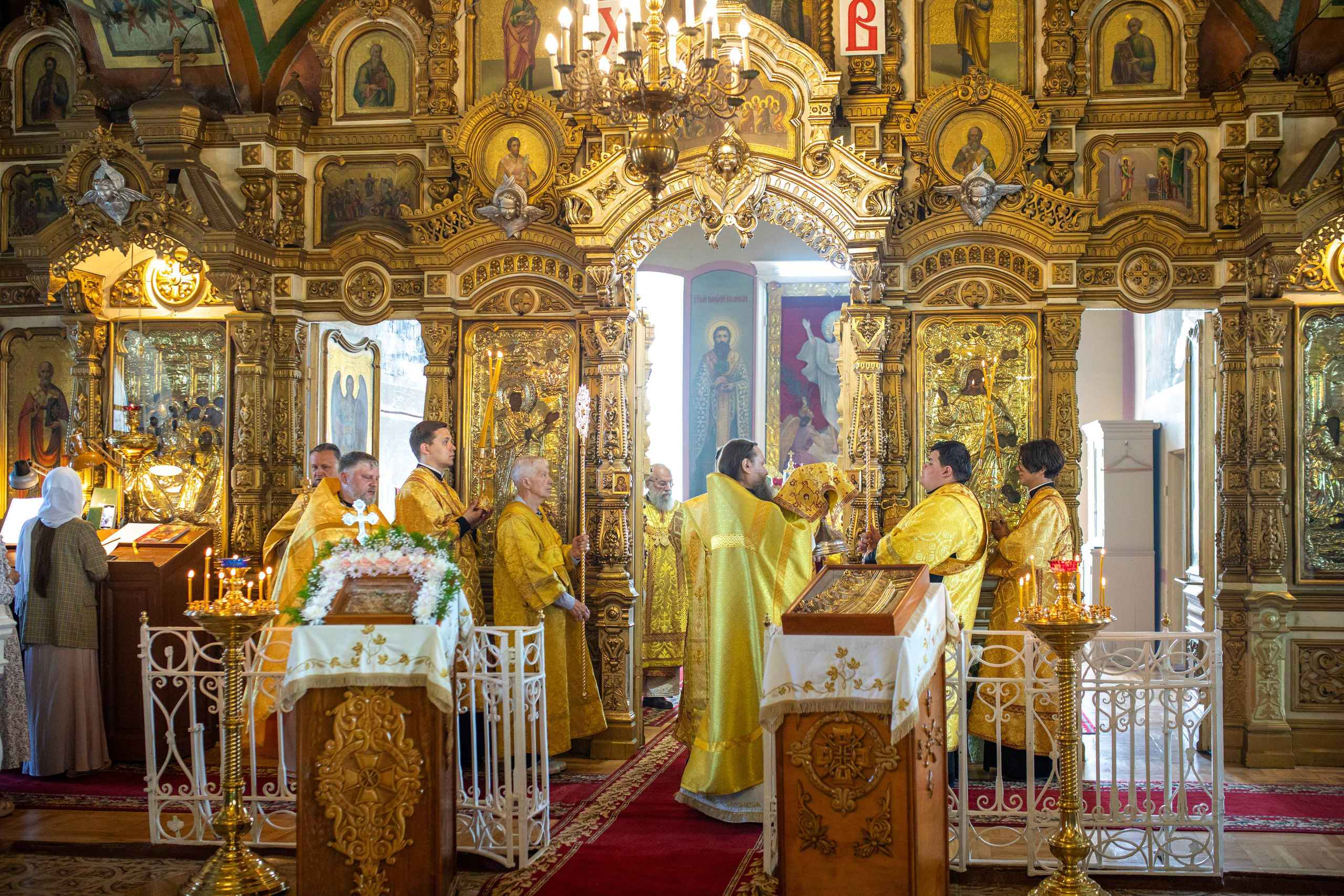 Служба епископа Александровского и Юрьев-Польского Иннокентия. Арт- фотограф Москва