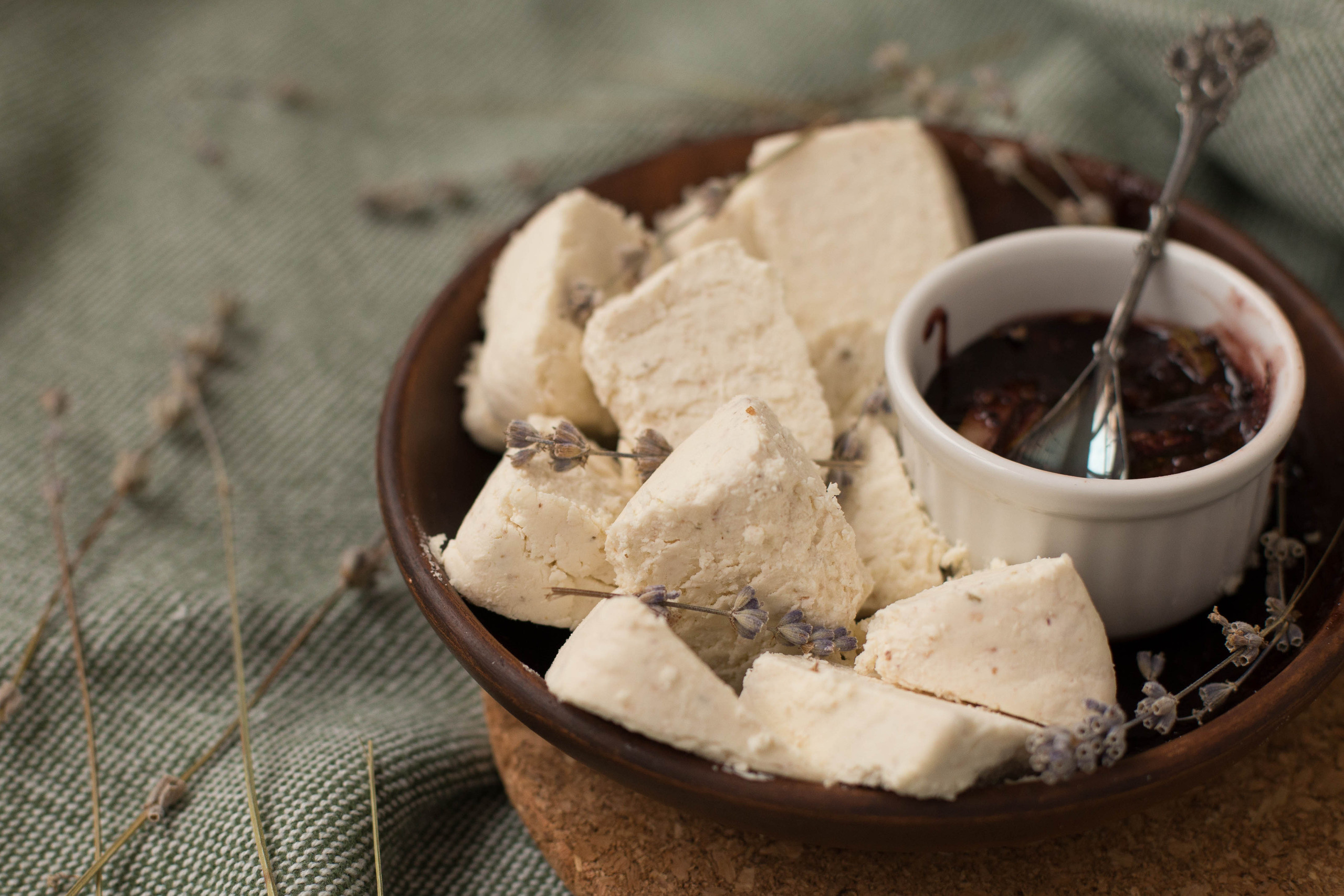 Homemade cheese. Fotograf u Crnoj Gori-porodično fotografisanje sa djecom, lovestory, nekretnine