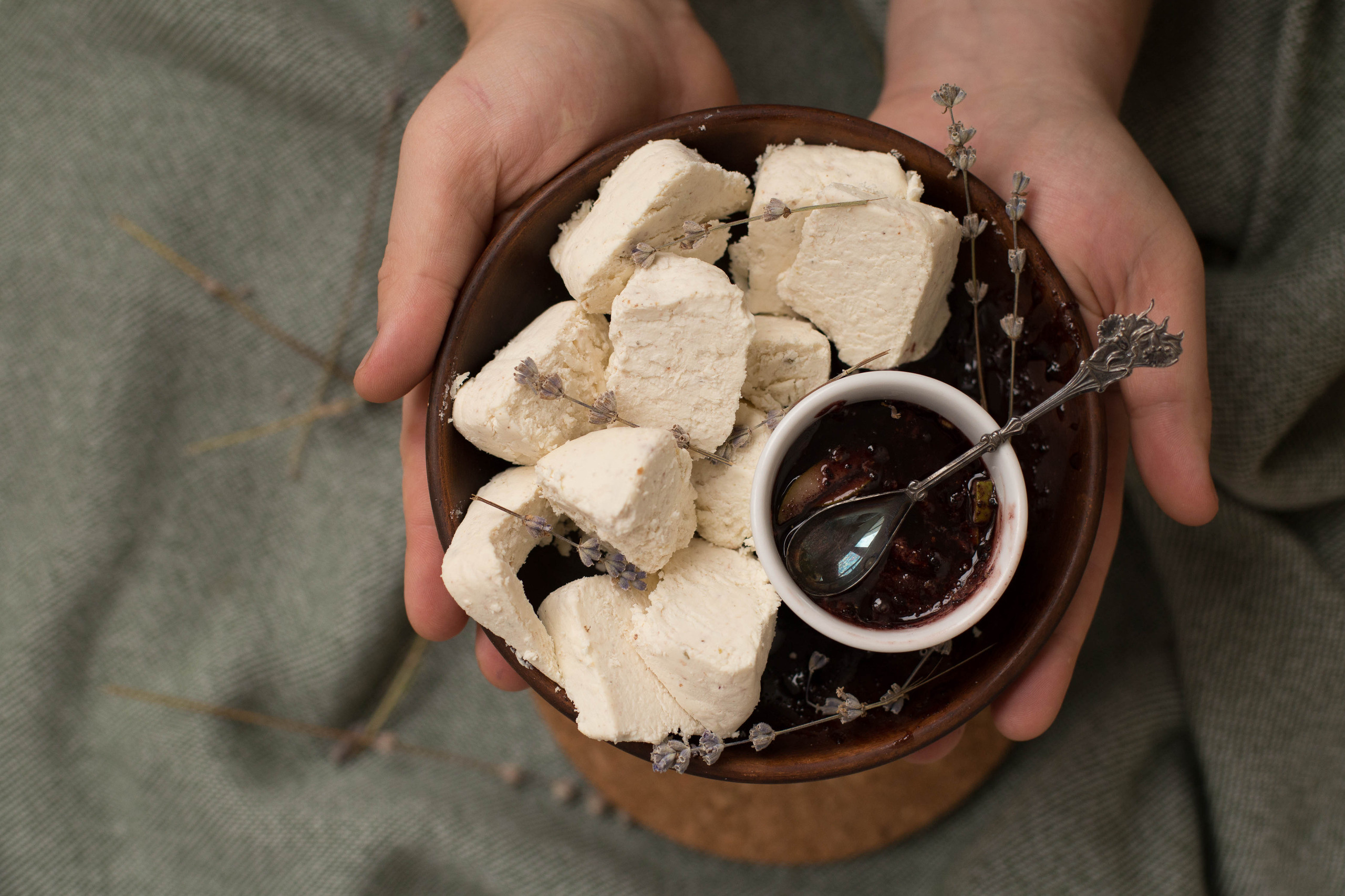 Homemade cheese. Fotograf u Crnoj Gori-porodično fotografisanje sa djecom, lovestory, nekretnine