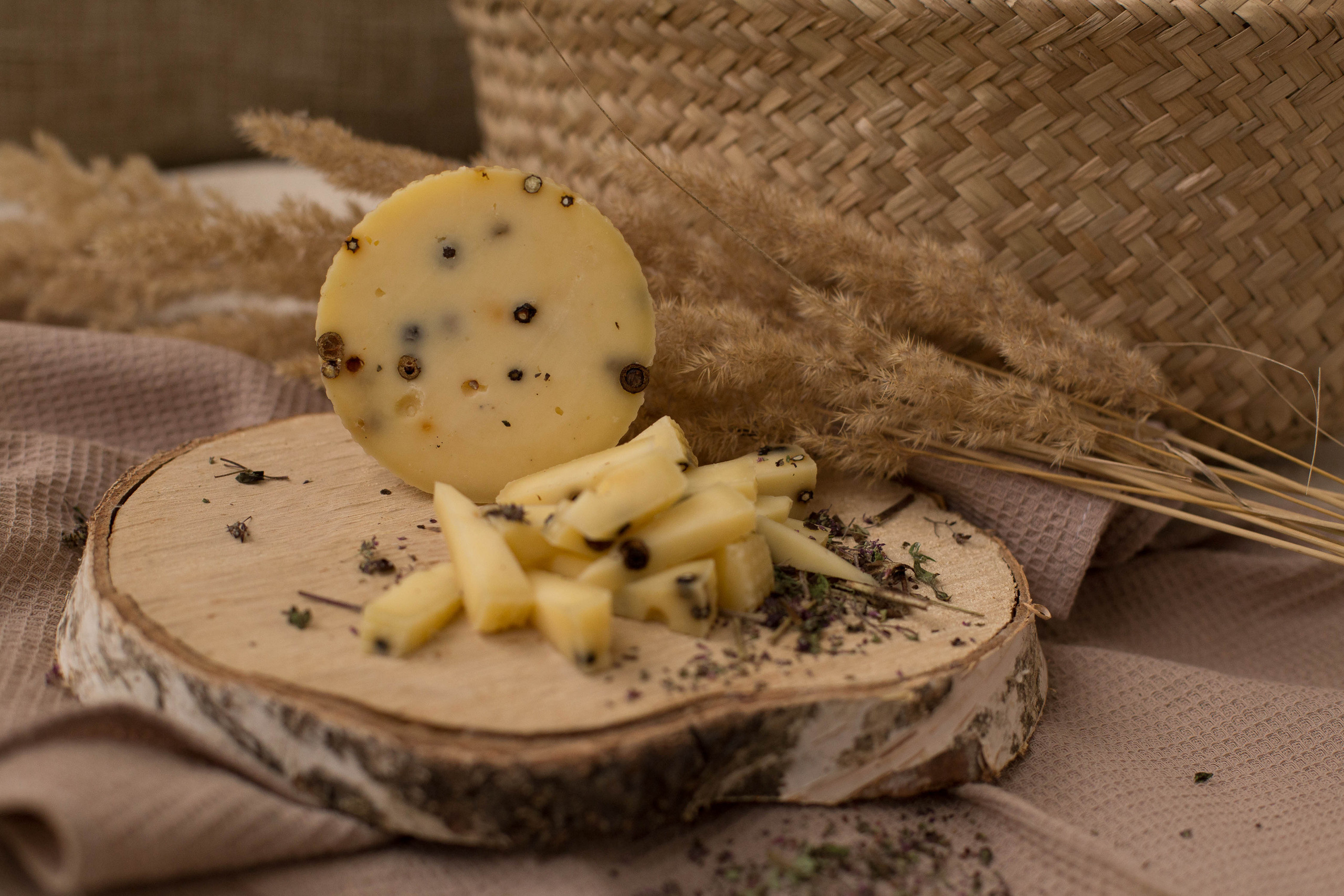 Homemade cheese. Fotograf u Crnoj Gori-porodično fotografisanje sa djecom, lovestory, nekretnine