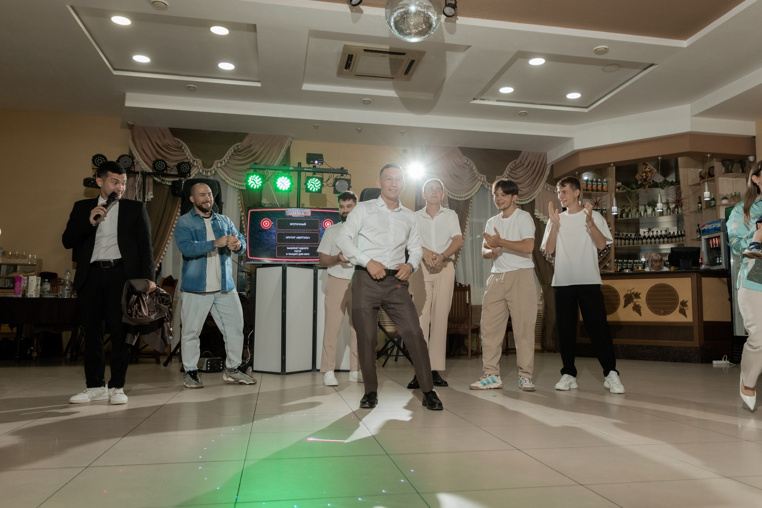 Роман и Александра (банкет). Свадебный фотограф Ангелина Сунгатулина | Саратов | Балаково | Вольск