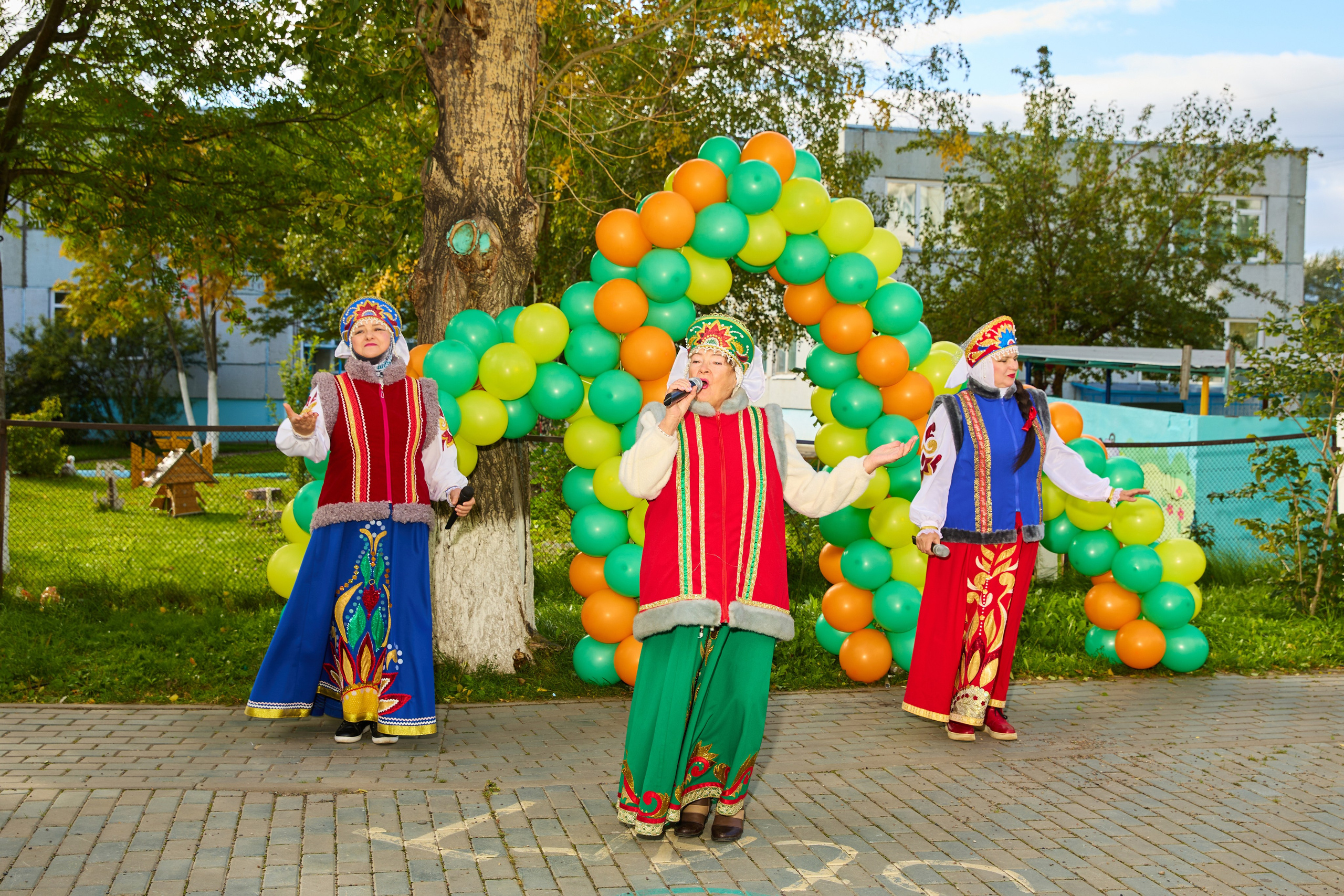 Лето закончилось, но праздник продолжается. День двора
