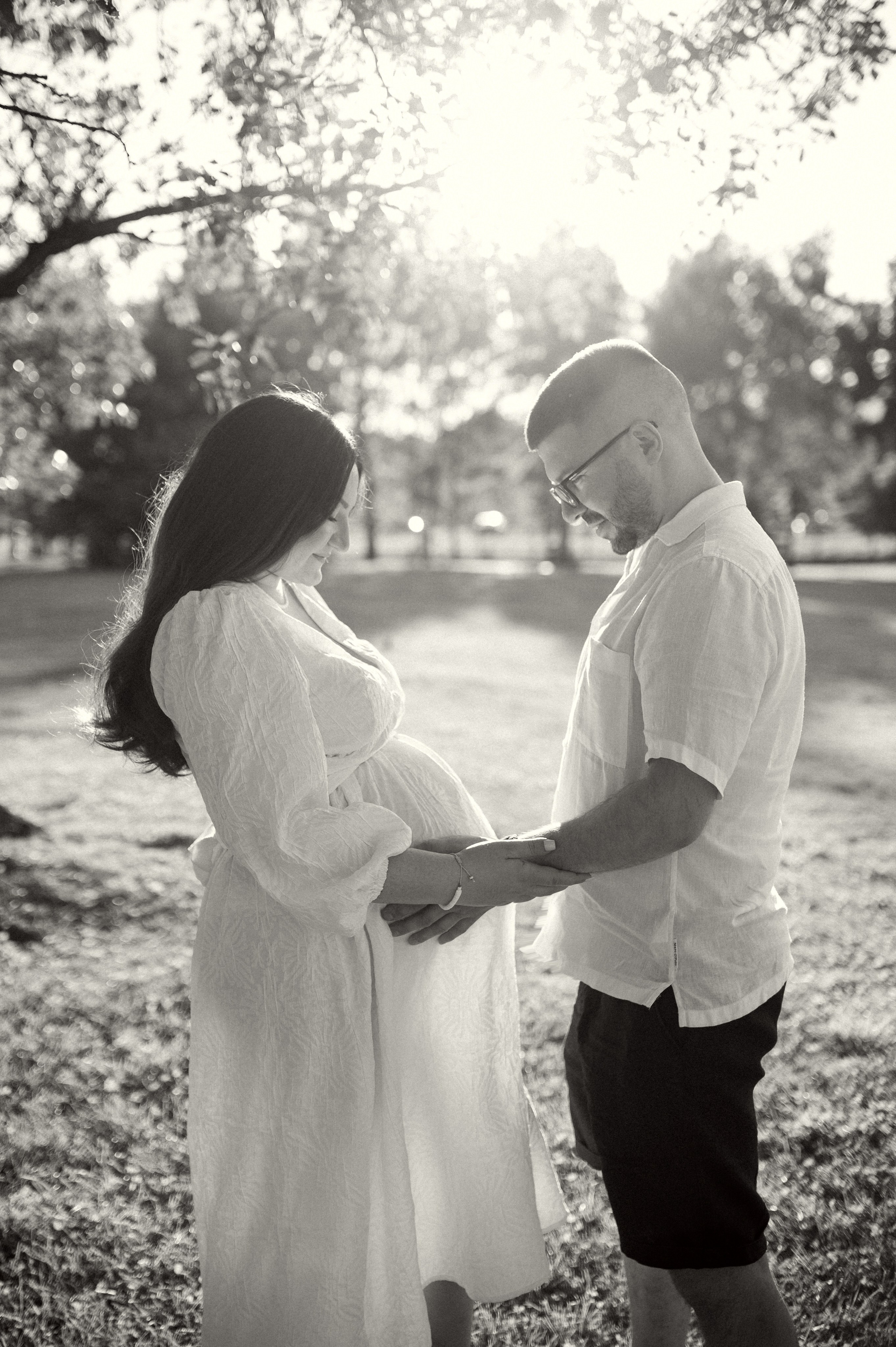 Фотосессия беременности на природе в парке Москвы. Семейная фотосессия Бутово Москва фотограф Алина Морщагина