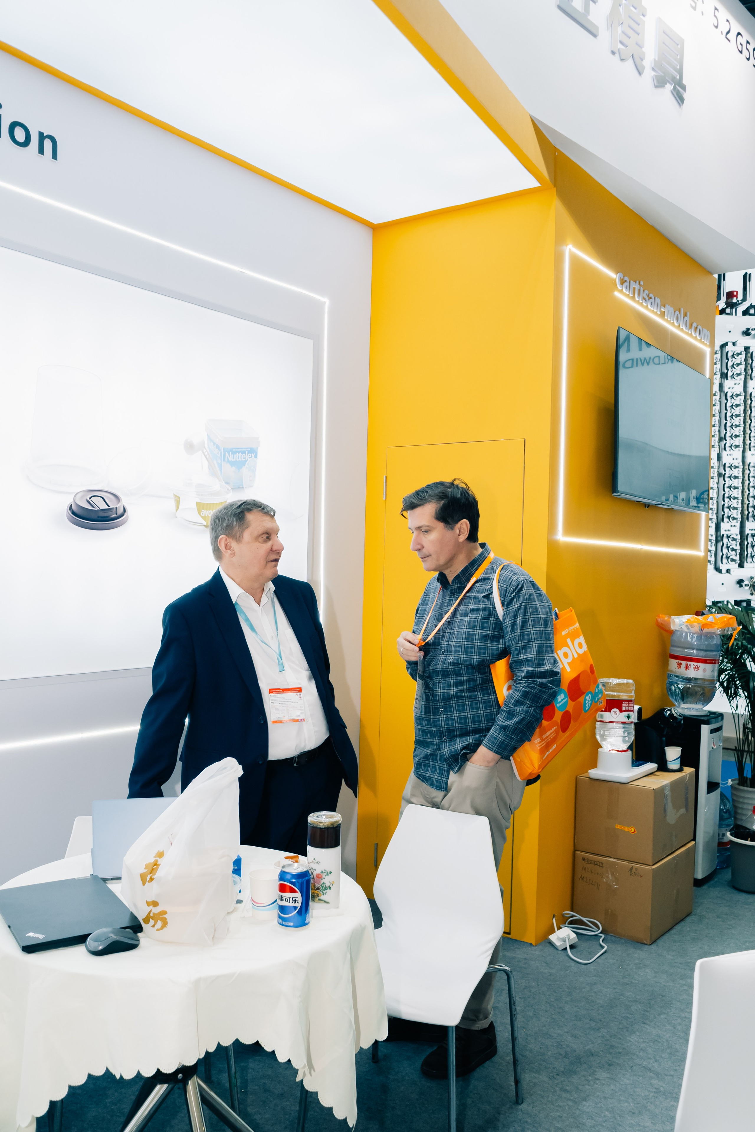 Фото и видеосъемка на выставке CHINAPLAS в Шанхае | Компания VZLP | Фотограф в Шанхае