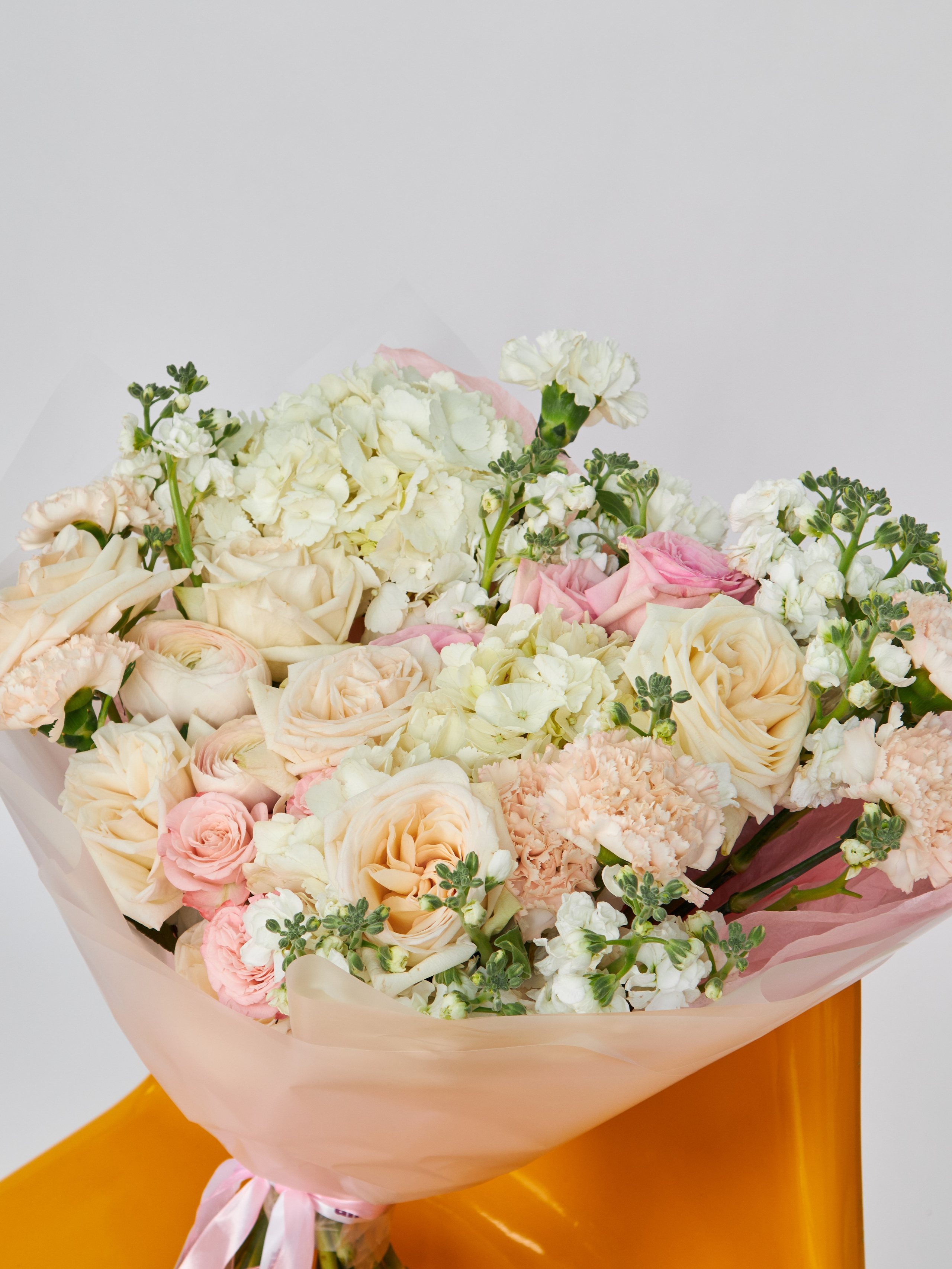 Профессиональная подача при съемке каталога одежды больших размеров в Москве – акцент на достоинства фигуры