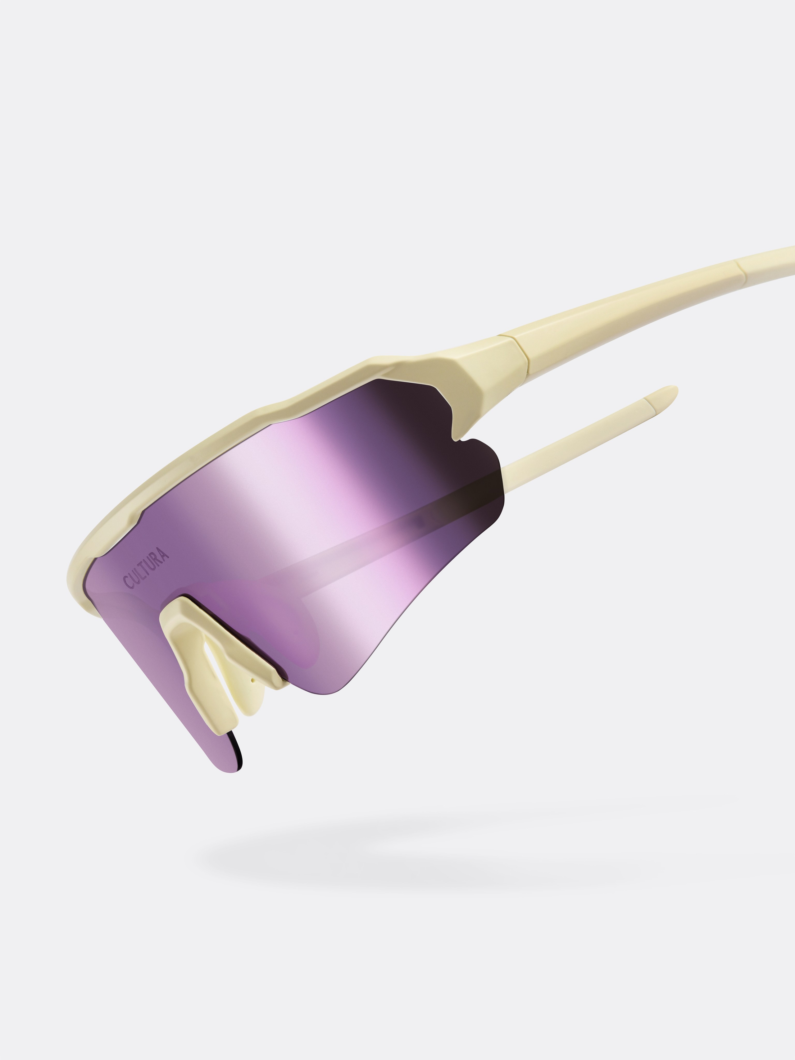 каталожная съёмка для сайта - солнечные очки на белом фоне