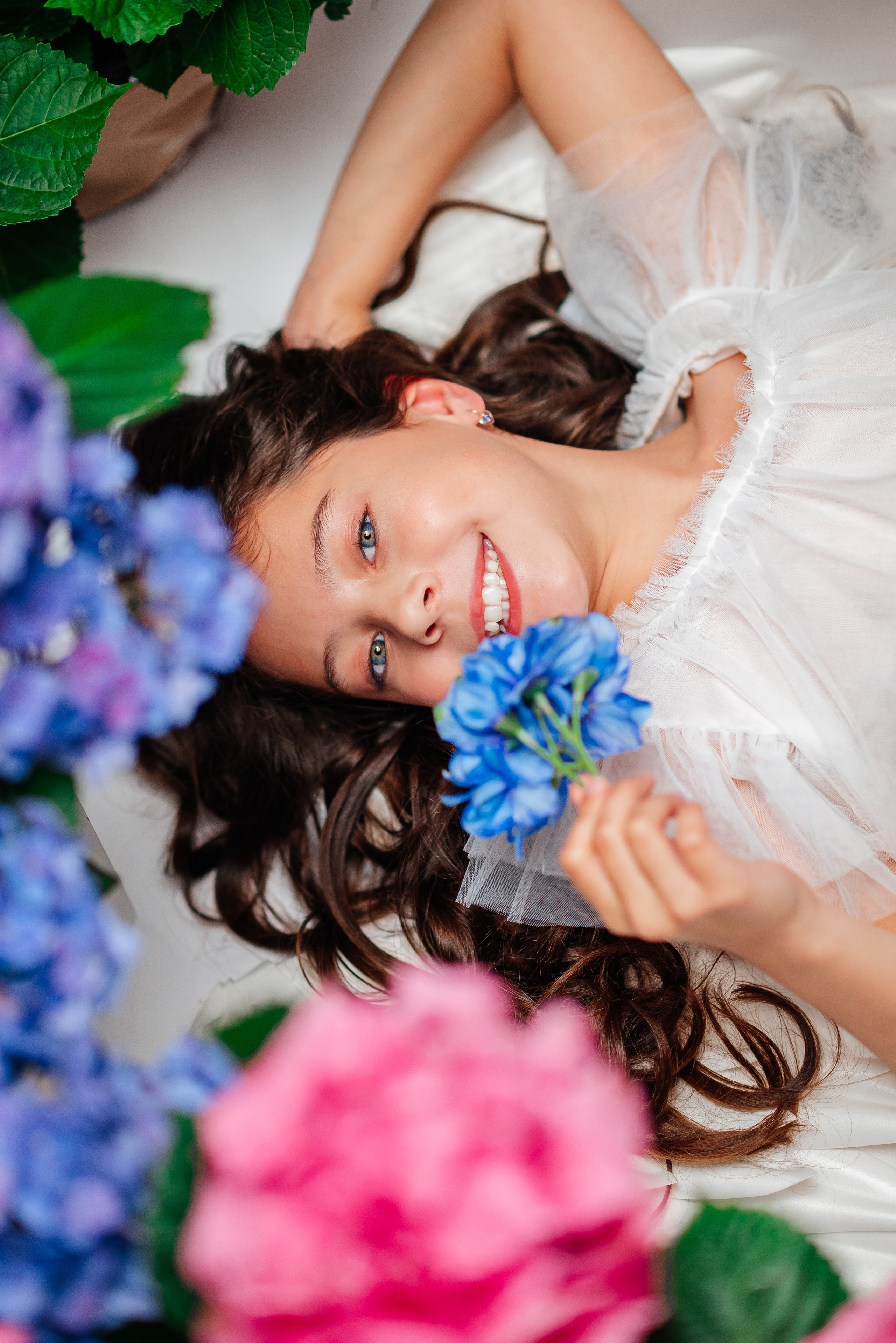 Вероника и гортензии. Семейный фотограф в Краснодаре