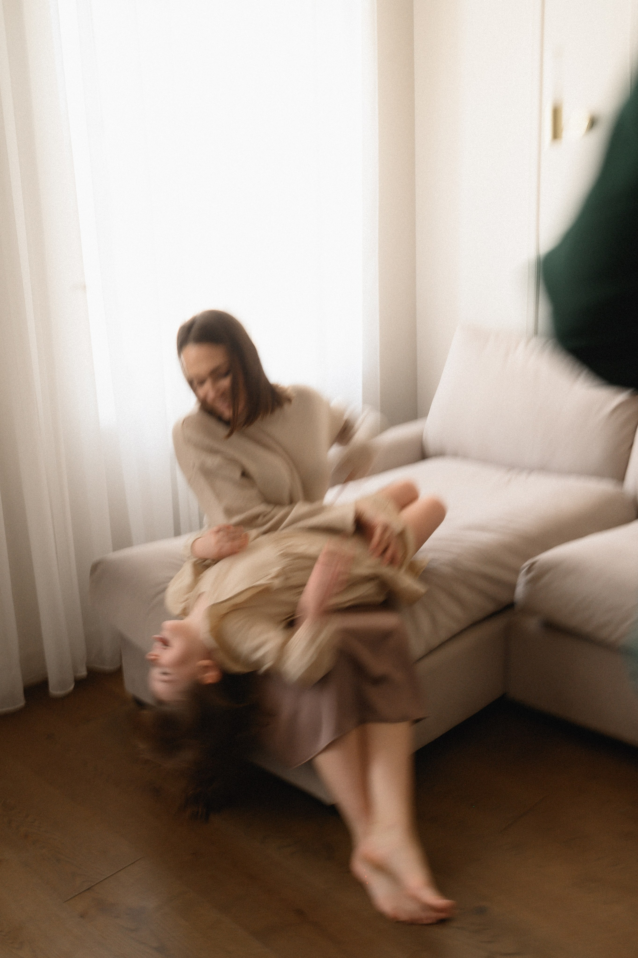 Валентин, Ирина, Евсей, Кира и Агата дома. Семейный и свадебный lifestyle-фотограф в Москве Мария Петрова