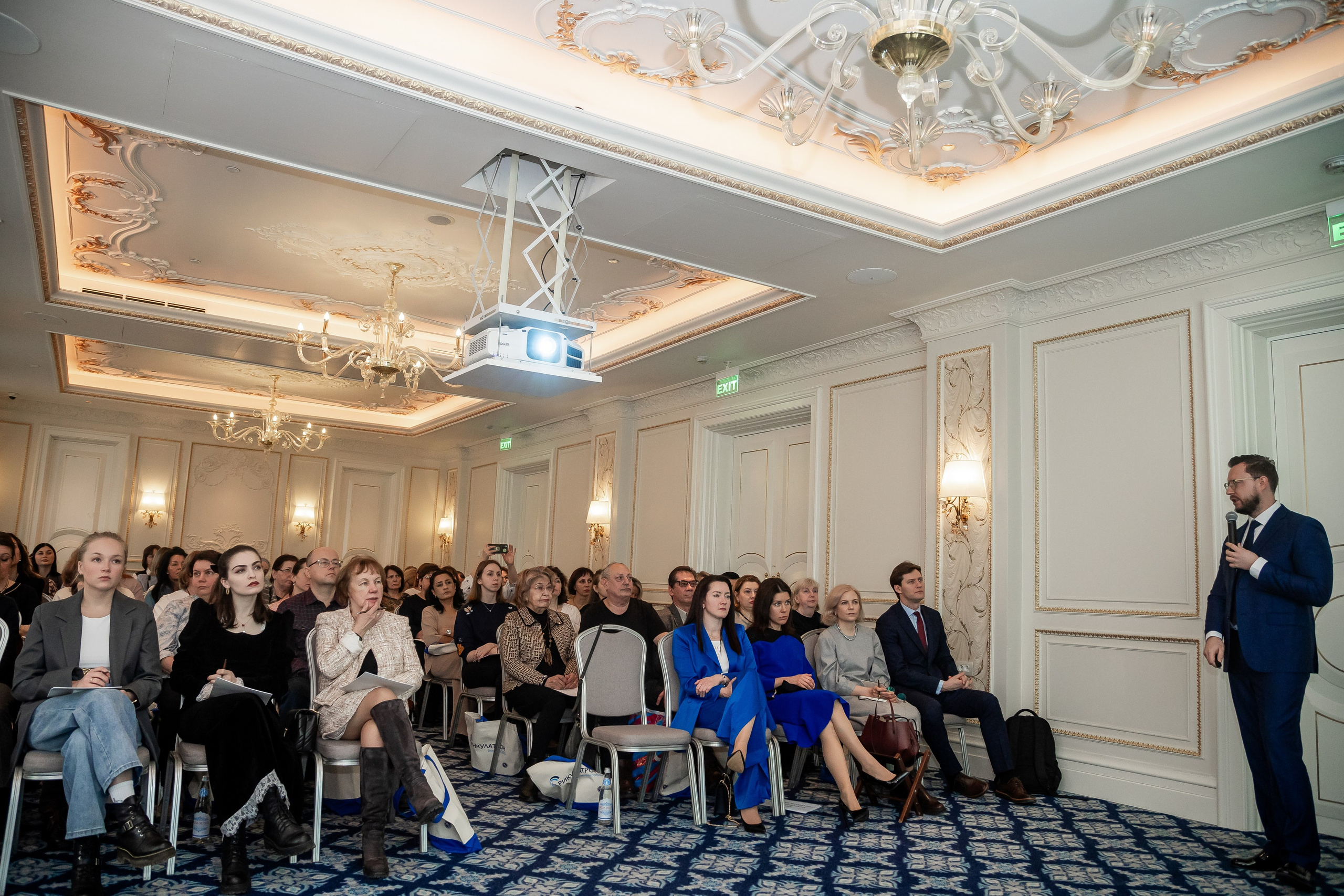 В 2024 году кардиологи собрались на нескольких важных конференциях. Российский национальный конгресс кардиологов прошёл в Санкт-Петербурге. Фотограф в Санкт-Петербурге Чумаков Семен