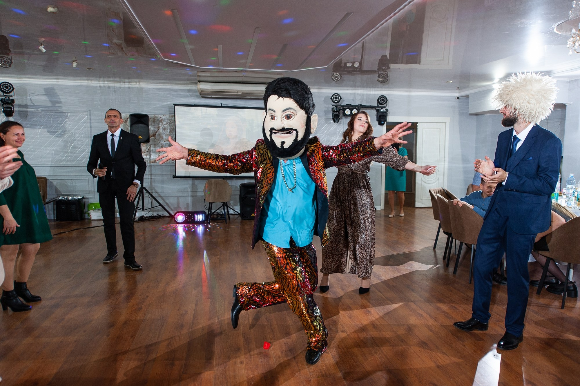 Студия и банкет. Свадебный и семейный фотограф в Омске Мормулев Михаил