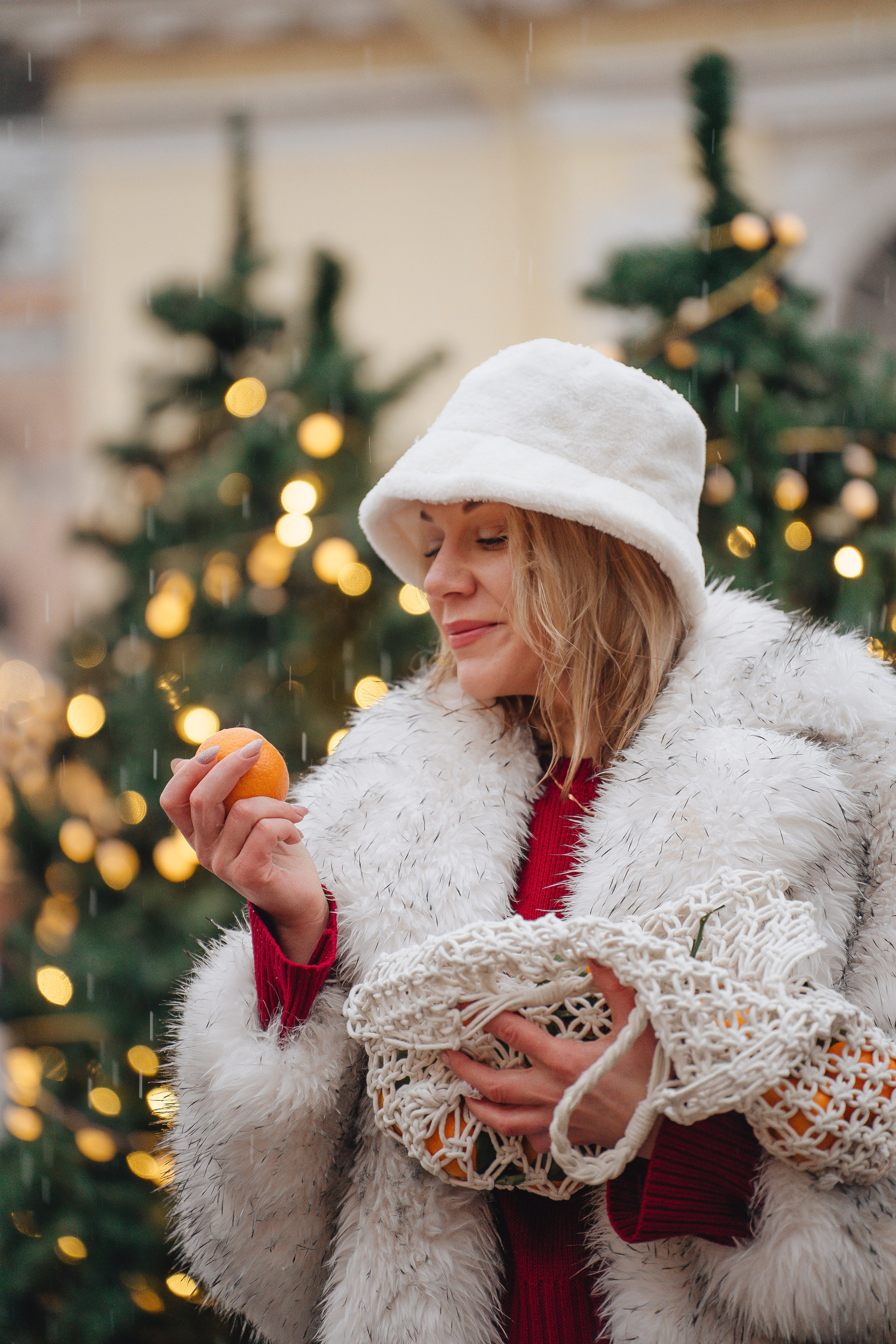 ПРОГУЛКА НА МАНЕЖНОЙ ПЛОЩАДИ ДЛЯ ДЕВУШКИ ПЕРЕД НОВЫМ ГОДОМ (НОВОГОДНЯЯ ФОТОСЕССИИЯ НА МАНЕЖНОЙ ПЛОЩАДИ). Профессиональный фотограф, Санкт-Петербург — Виктория Богомолова